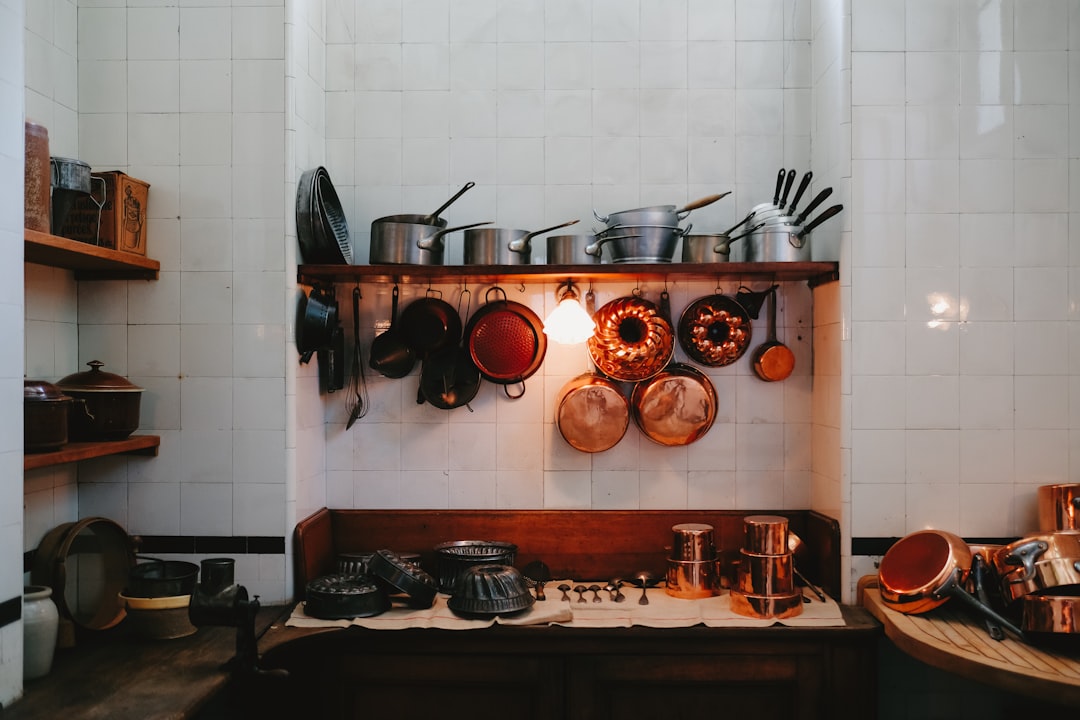 Essential Kitchen Setup Guide: Minimalist Tools, Cookware, and Space-Saving Tips for Beginners