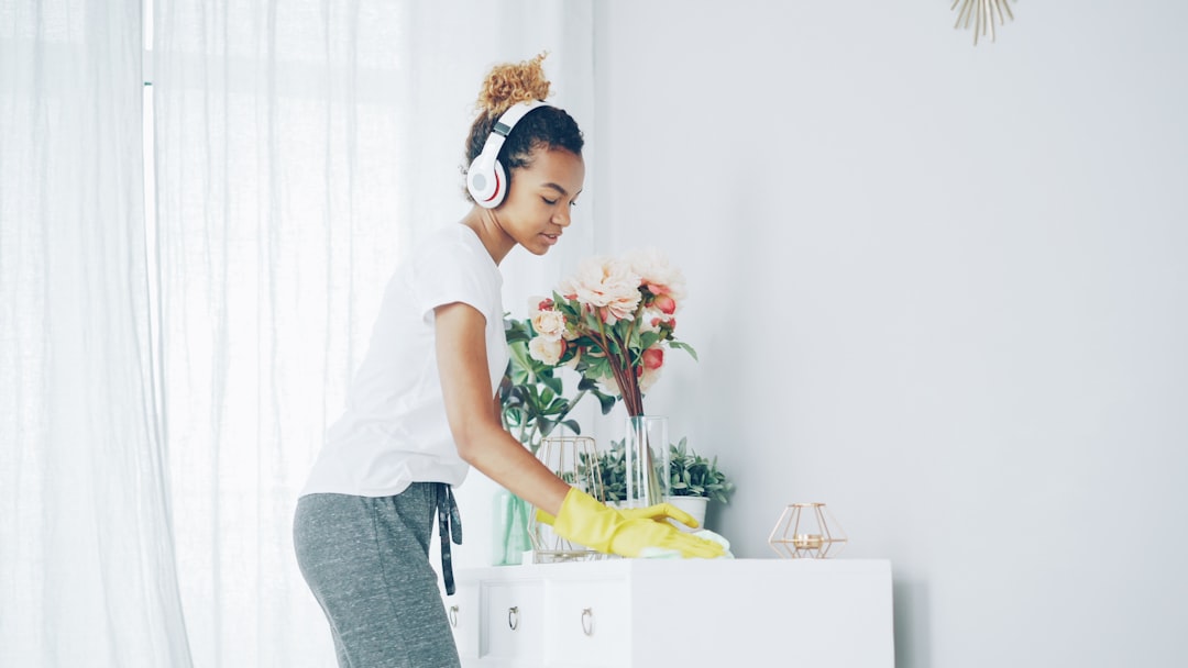 The Mental Health Benefits of an Organized Home: How Decluttering Improves Well-Being