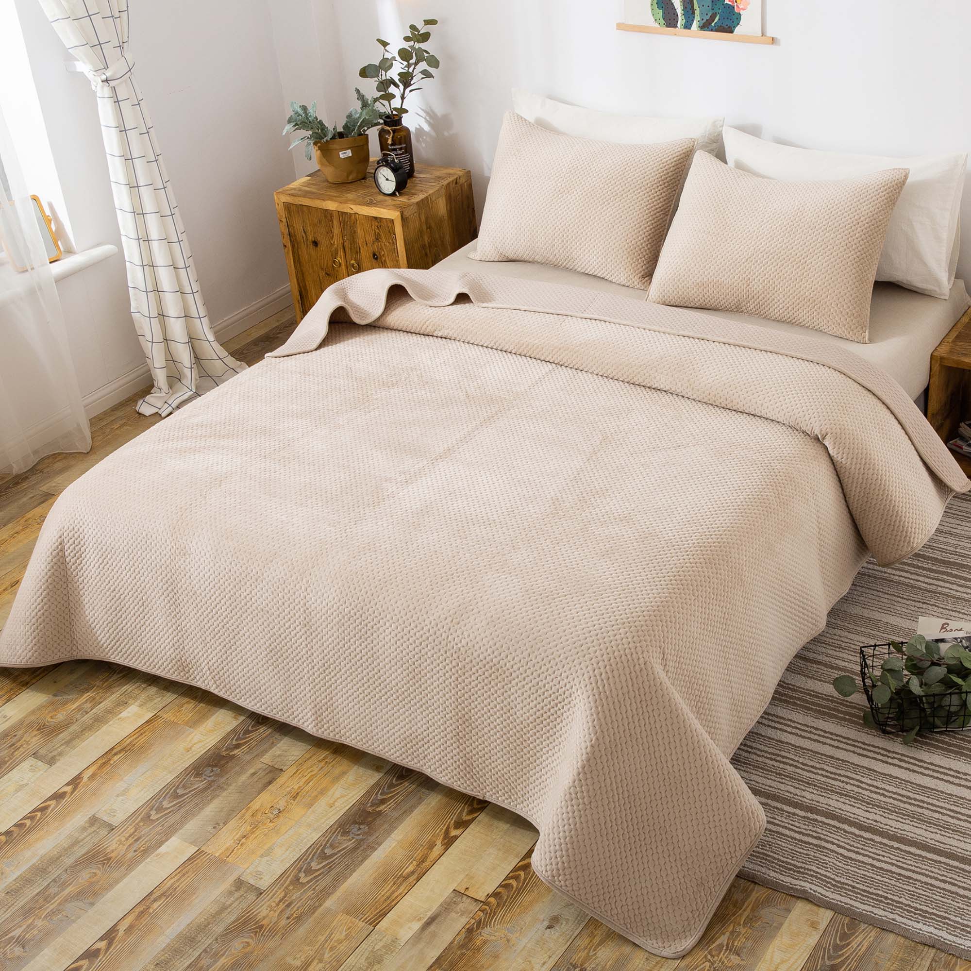 Kasentex All Season Cozy Velvet Quilt Set with Shams, Queen, King, Room Decor, Graduation Gifts