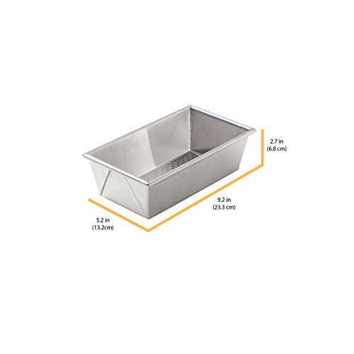 Chicago Metallic Uncoated Textured Aluminum 1-Pound Loaf Pan, 9.2 X 5.2 X 2.75 Inches Inner Dimensions Are 8.5 X 4.5 X 2.7, Silv
