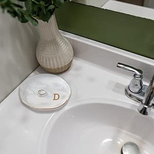 VINCOMIC Initials Ring Dish Jewery Tray with Personalized D-Monogrammed Gifts Wedding Engagement for Women Friends sister,Cerami