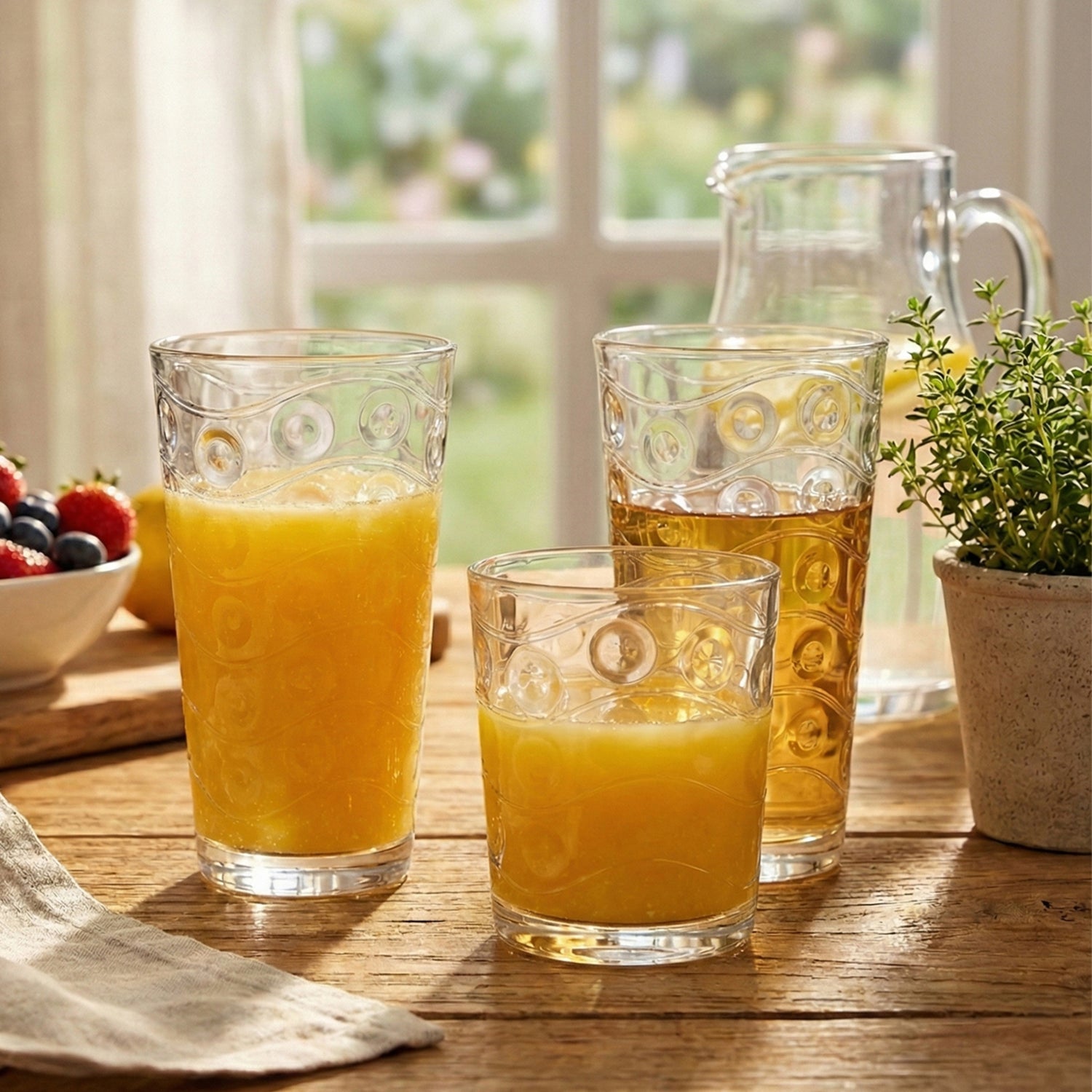Cosmo 16-Piece Entertaining Set