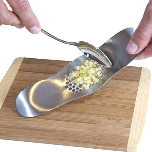 Fu Store Garlic Press 304 Stainless Steel Garlic Rocker Mincer Bonus Food Grade With Silicone Peeler Garlic (Color Random)