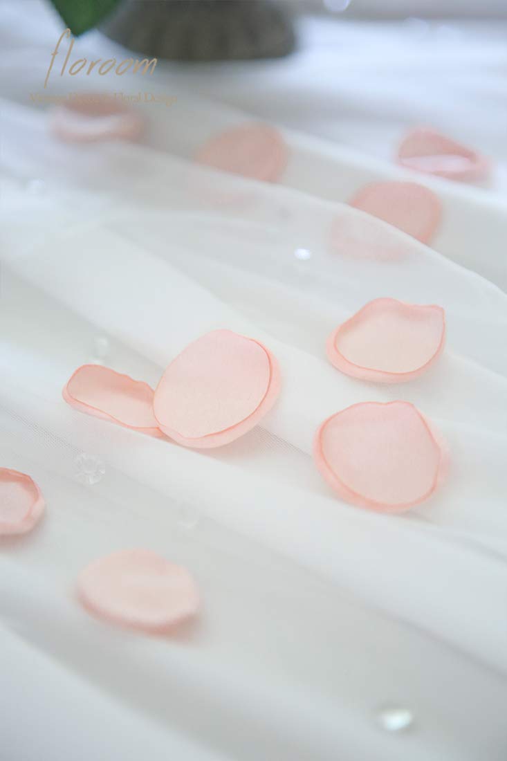 Floroom 300pcs Silk Rose Petals Blush Flower Petals for Wedding Flower Girl Basket Pink Aisle Scatter Dinner Table Centerpieces Party Confetti Bridal Shower Romantic Night Decoration