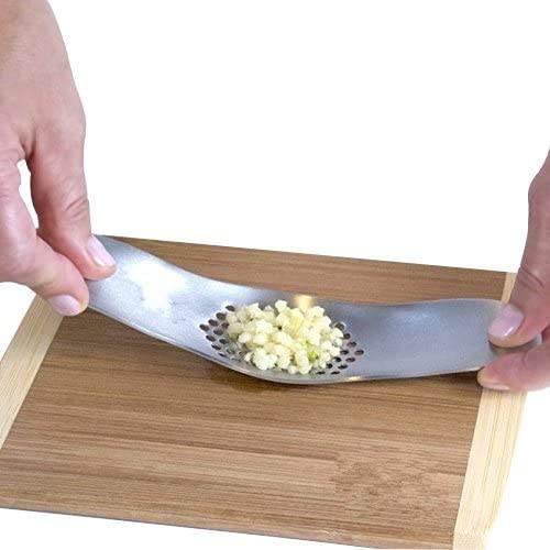 Fu Store Garlic Press 304 Stainless Steel Garlic Rocker Mincer Bonus Food Grade With Silicone Peeler Garlic (Color Random)