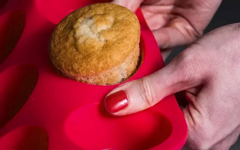 Samzareulo Silicone Muffin Pan - 12 Cups Regular Cupcake Pan