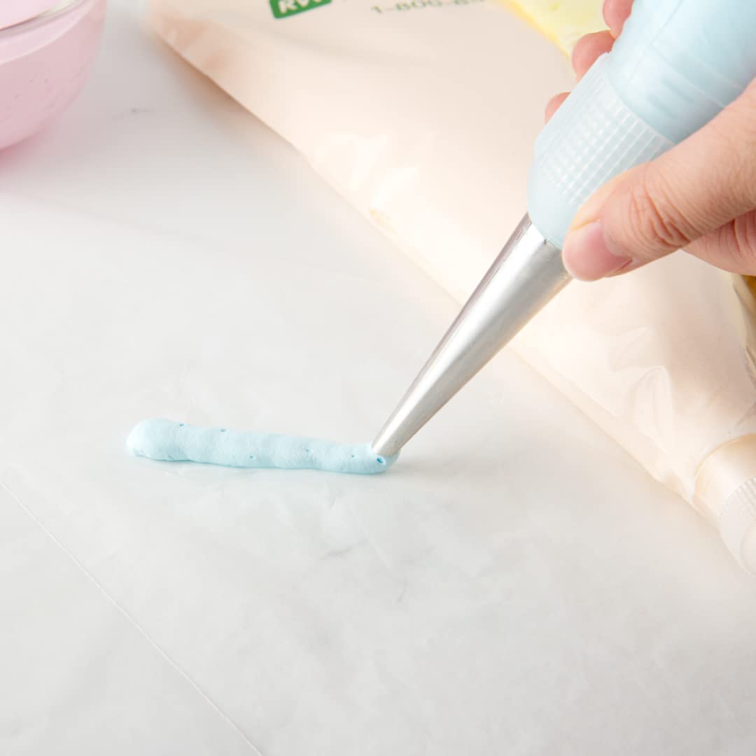 Restaurantware Pastry Tek Piping Tip 1 Multi Opening Pastry Tip - #233 Reusable Stainless Steel Icing Tip Dent-Resistant Decorat