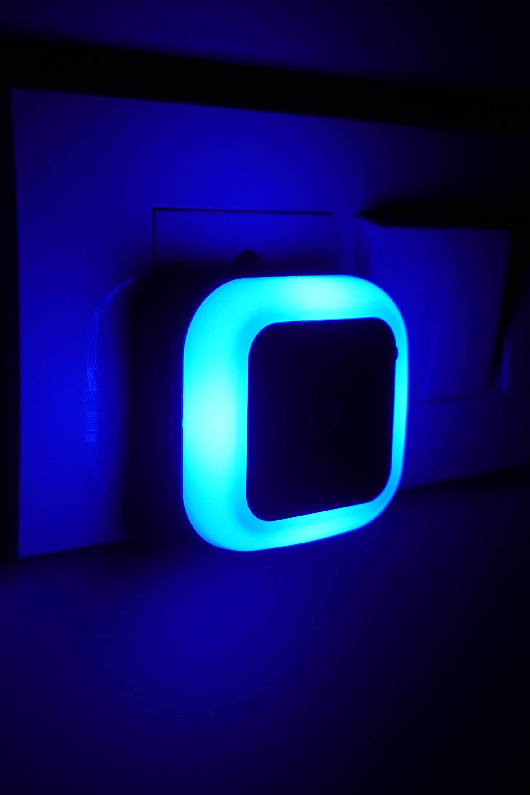 Hoard Polycarbonate 0.5W Led Plug In Smart Night Lamp With, Automatic Sensor (Blue) Pack Of 1