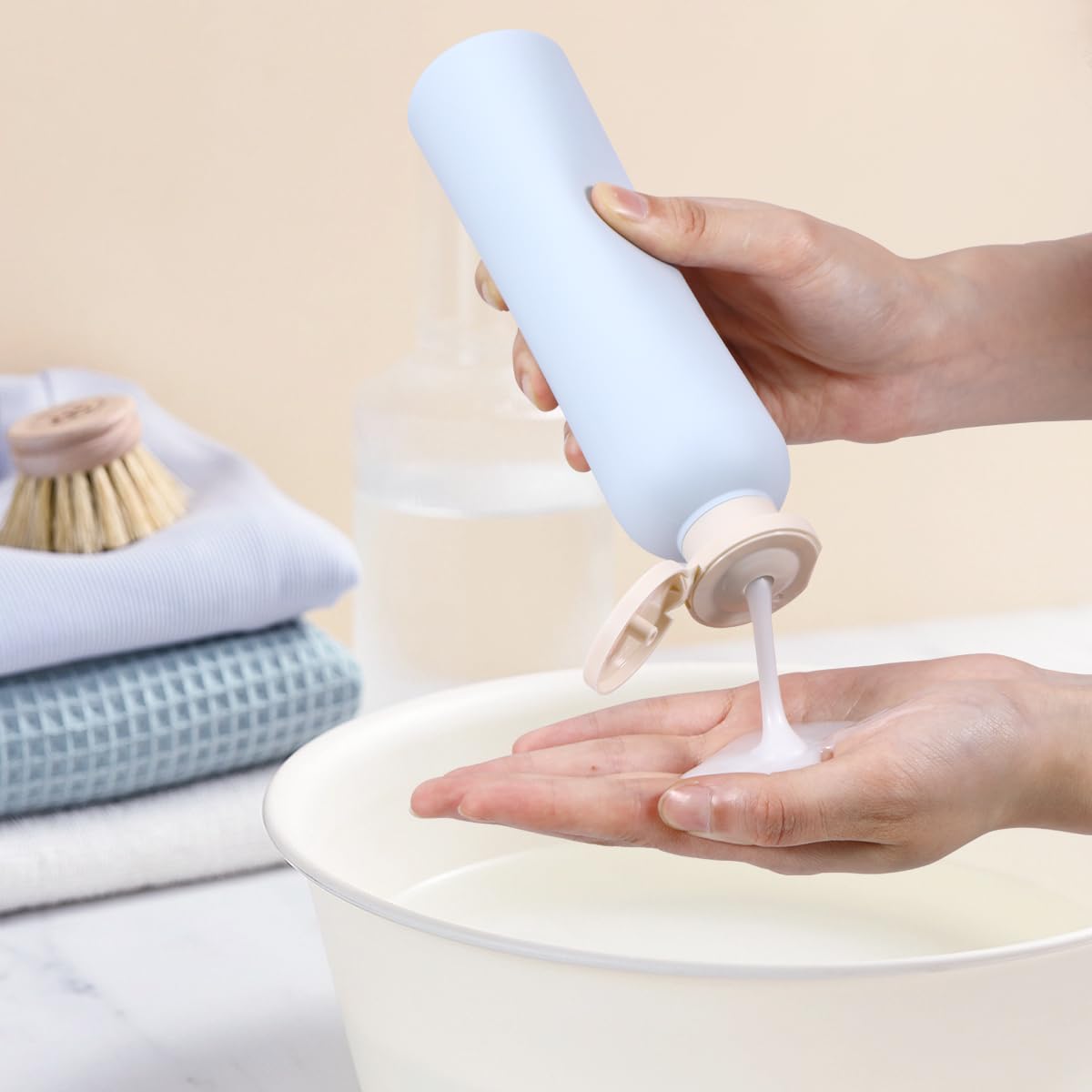 Umetass Travel Shampoo Bottle, Empty Plastic Squeeze Bottles 8.8Oz With Flip Cap, Lotion Container For Toiletries Travel Size Sh