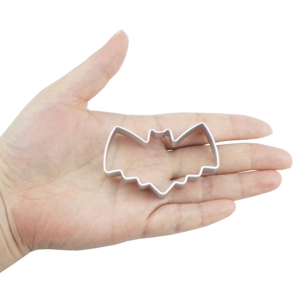 Saktopdeco 8 Counts Bat Metal Cookie Cutter Small Halloween Cookie Cutters Shapes Bat Decorative Cookie Cutters Set