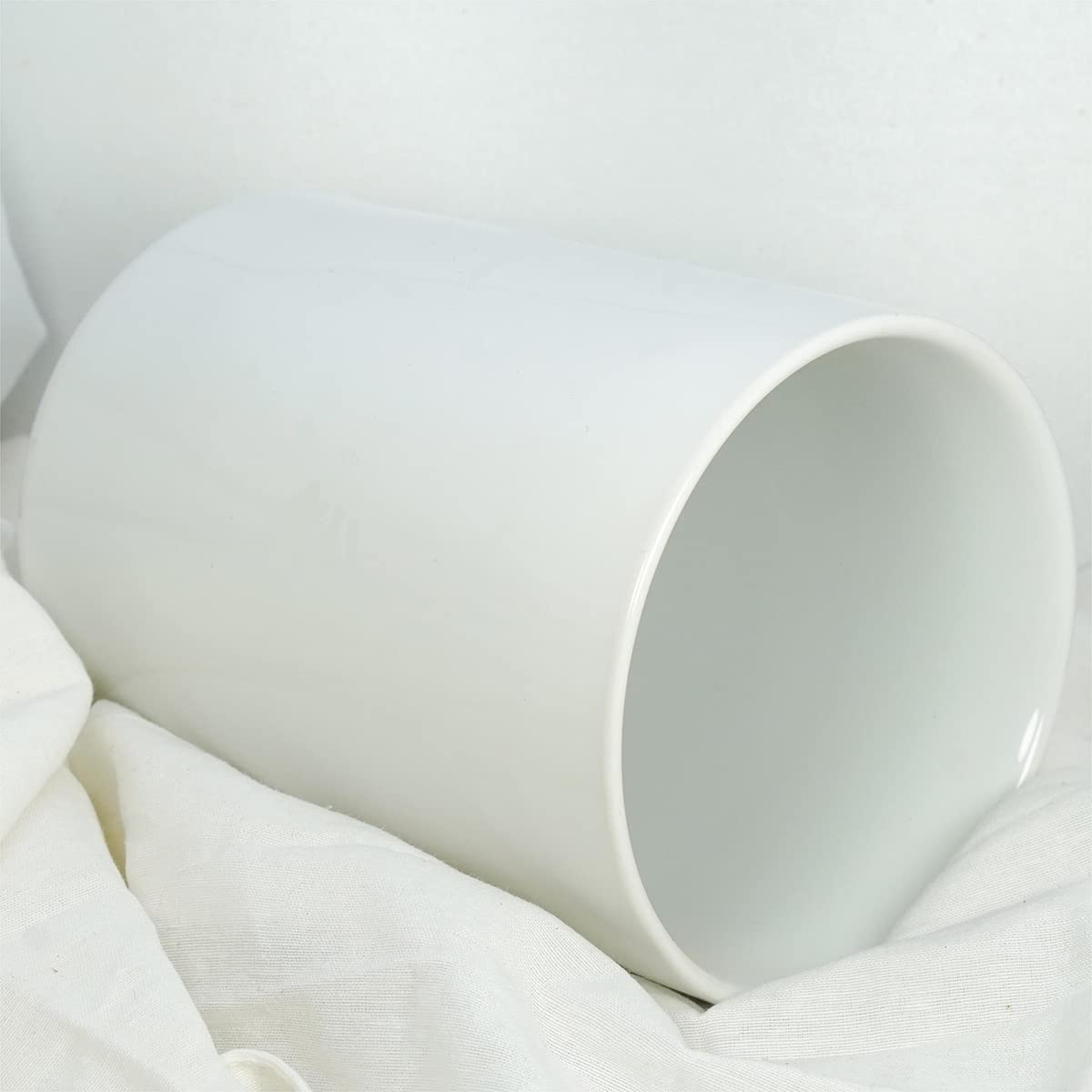 White Ceramic 1050Ml 4 Cup Food Storage Jar Canister With Airtight Bamboo Lid And Silicone Seal Container For Counter - Great Fo