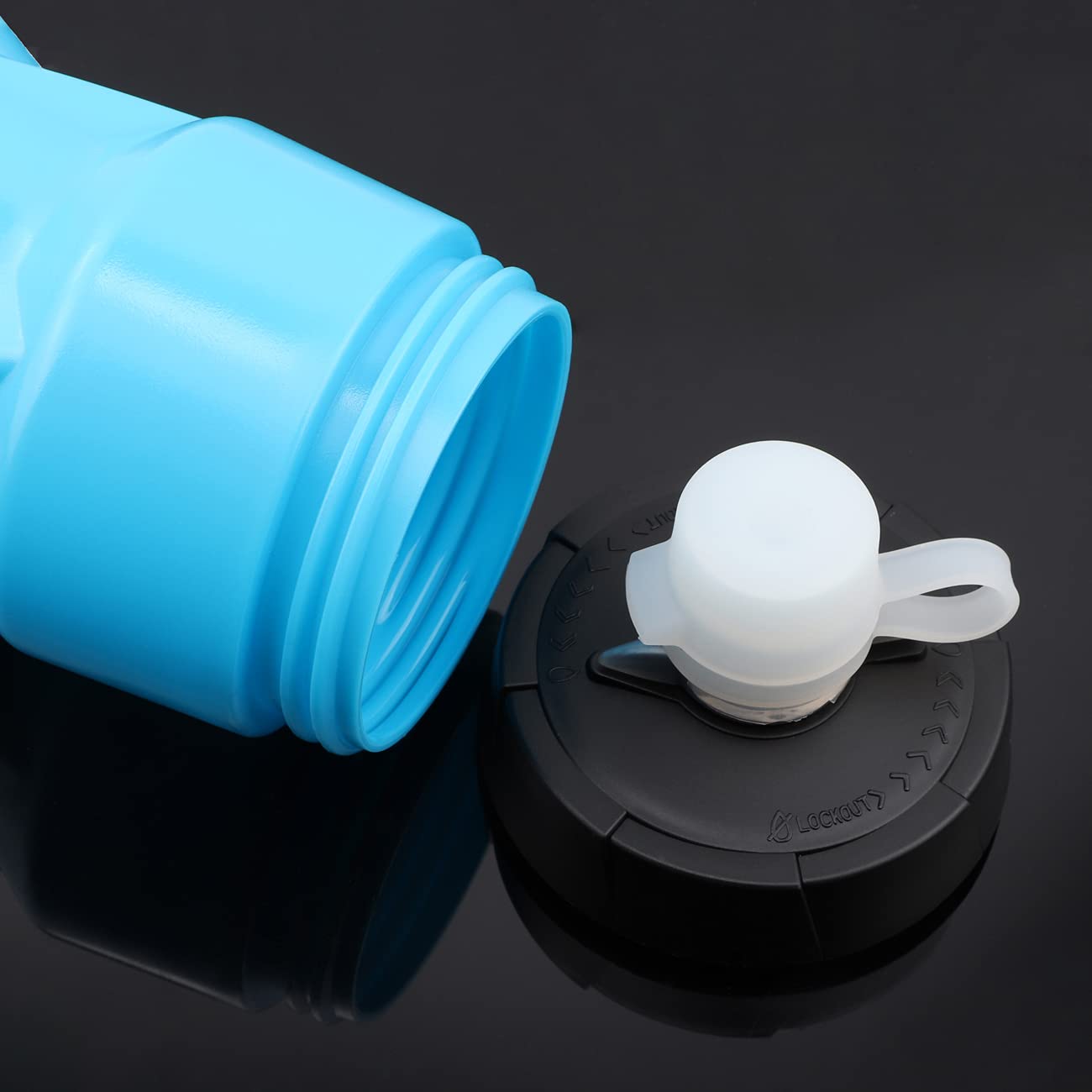 EYANTRICK 24oz Bike Water Bottle  Sporty Squeeze Water Bottle BPA-free with Durable Ultra-lightweight Plastic Universal Water Bottle Holder  for Outdoor Riding(Blue)