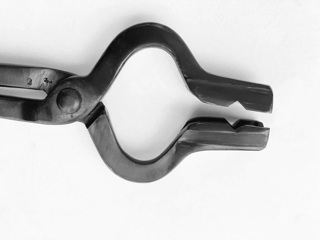Caliburn 18.5'' Heavy V-Bit Blacksmith Tongs