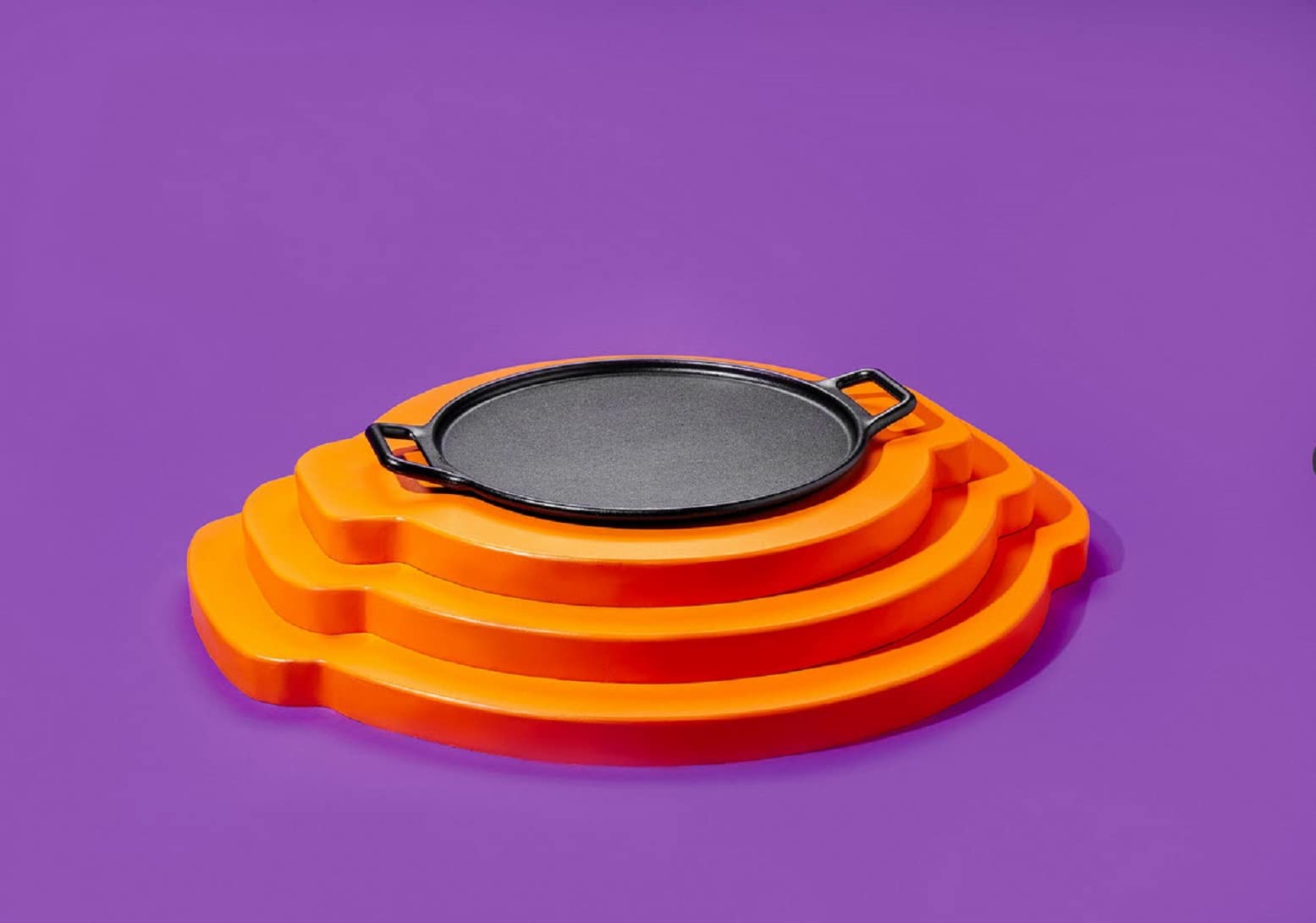 Lodge Bold 14 Inch Seasoned Cast Iron Pizza Pan, Design-Forward Cookware