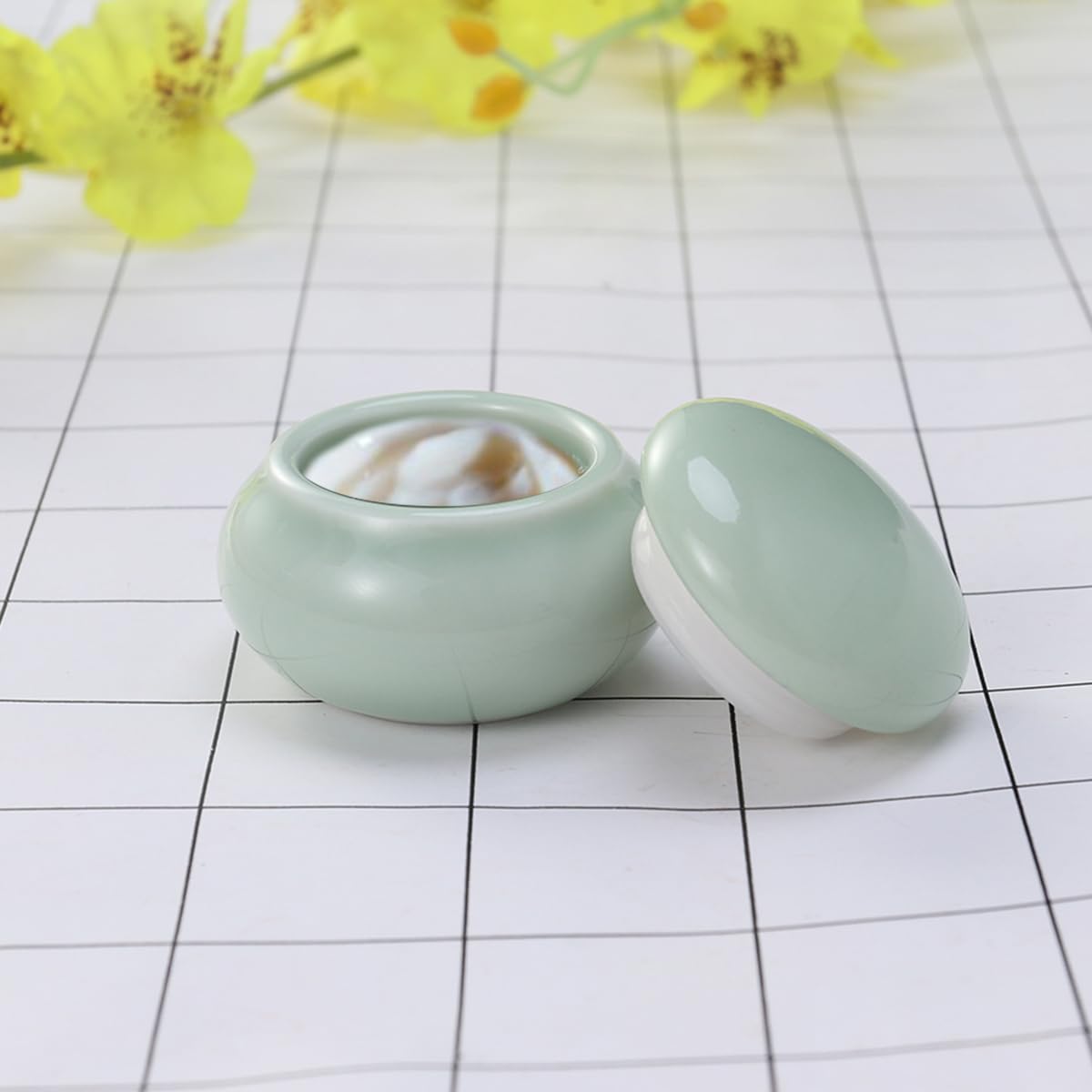 Luxshiny Travel Size Toiletries Make Up Bag Mini Cream Jar, Ceramic Rouge Jar Cosmetic Storage s with Lids Mini Round Ceramic fo