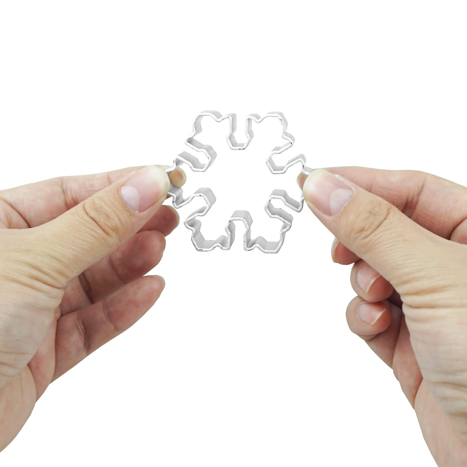 Saktopdeco Snowflake Cookie Cutter Small Metal Snowflake Shaped Cookie Cutter Christmas Decorative Cookie Cutters Winter Cookie