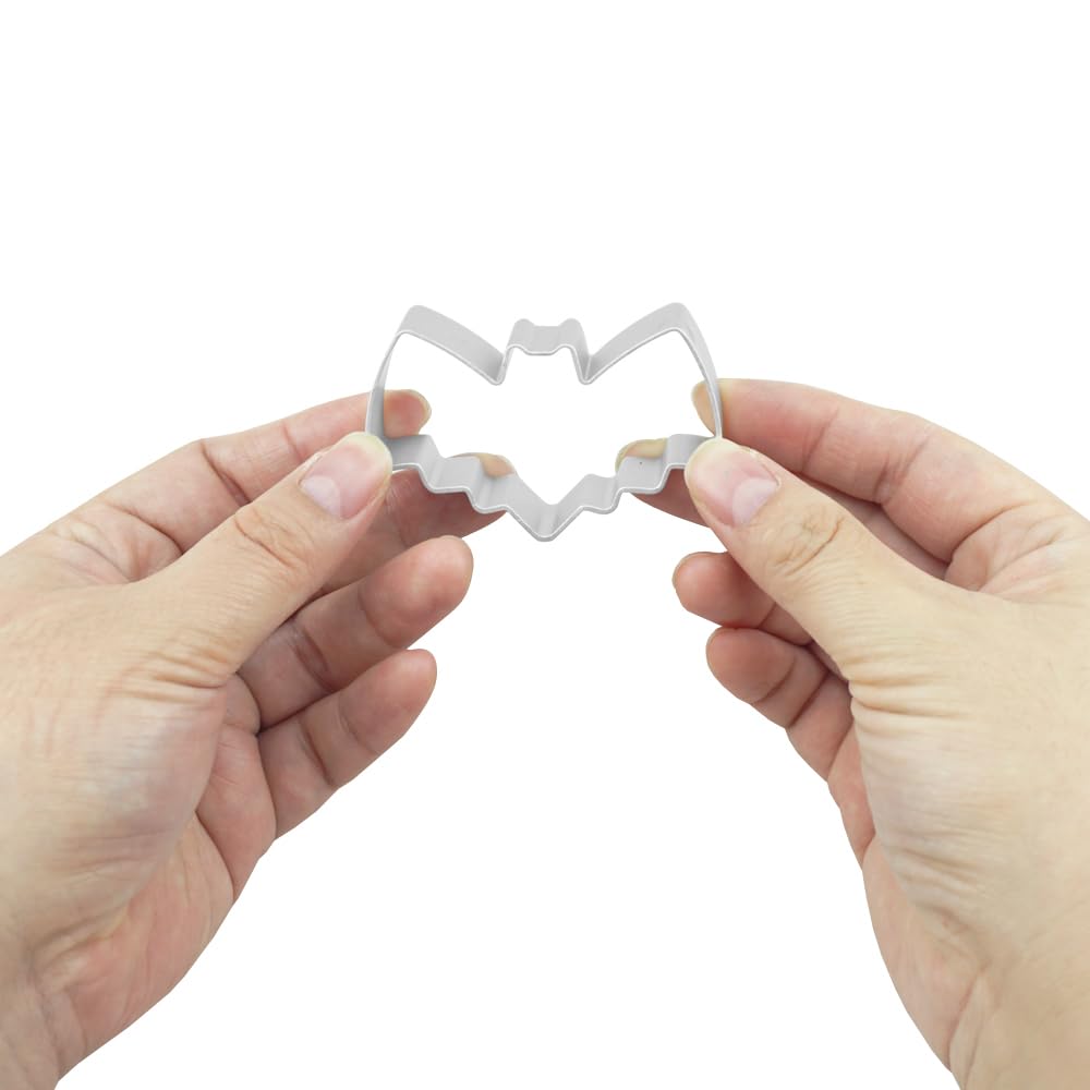 Saktopdeco 8 Counts Bat Metal Cookie Cutter Small Halloween Cookie Cutters Shapes Bat Decorative Cookie Cutters Set