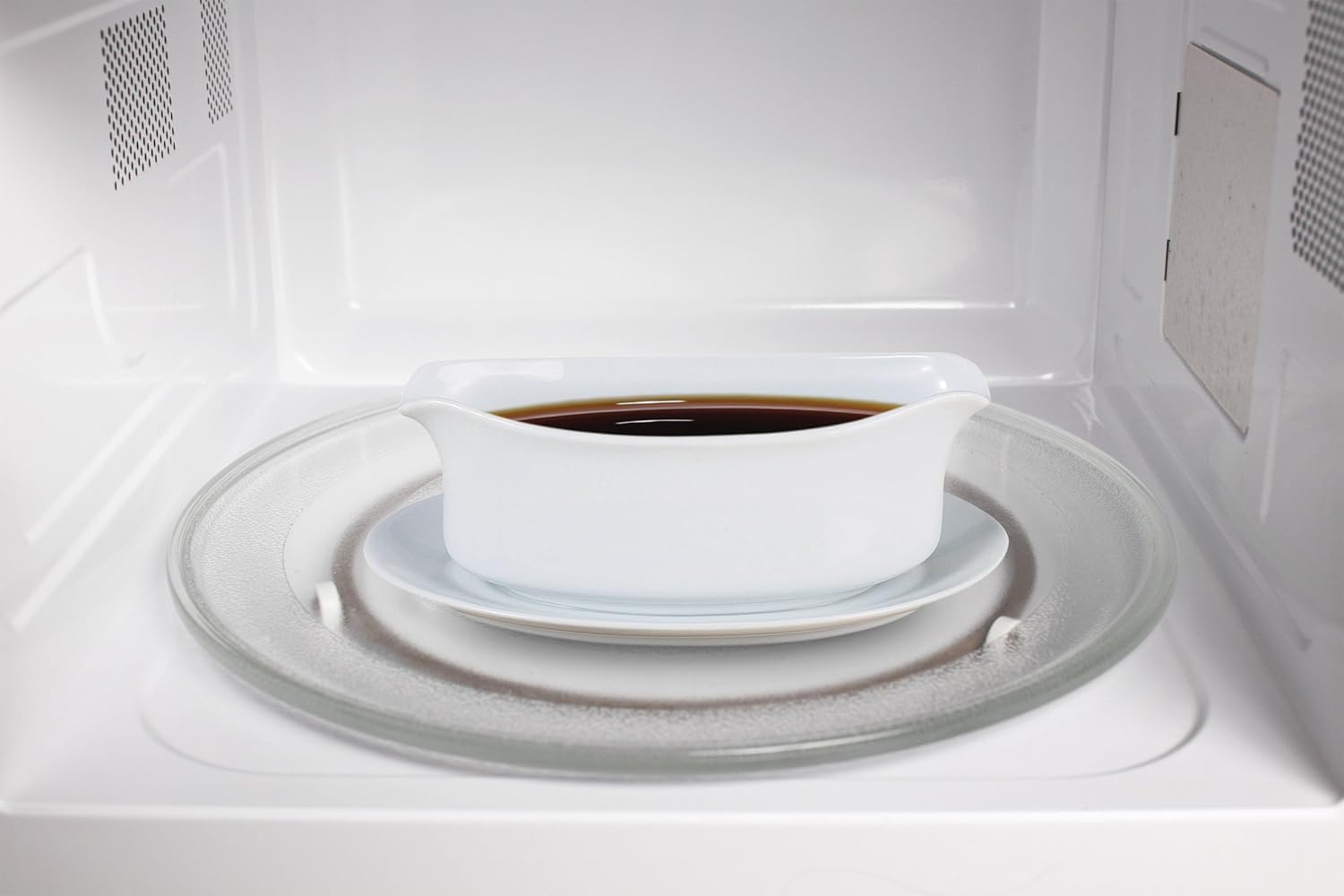 Hic Kitchen Gravy Boat With Attached Saucer, Fine White Porcelain, 18-Ounce