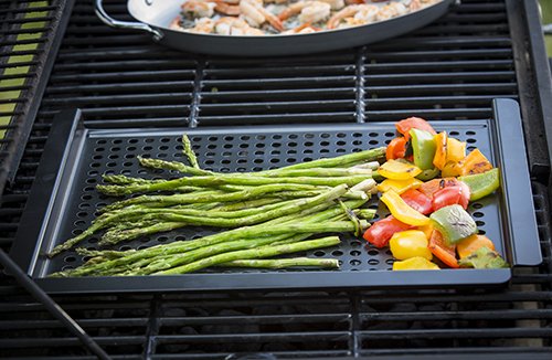 Tablecraft Bbq Nonstick 16-Inch Grilling Tray, Small, Black