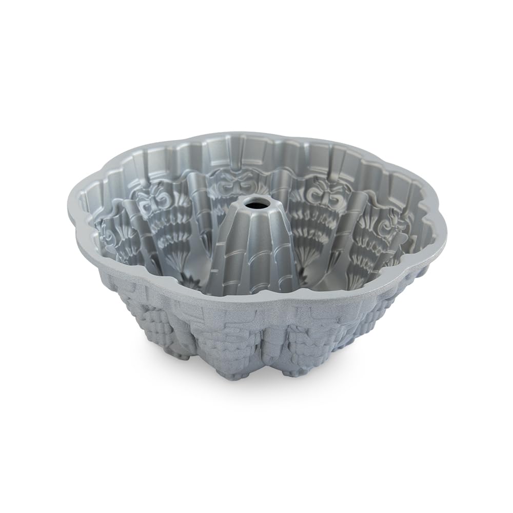 Nordic Ware Verry Merry Bundt