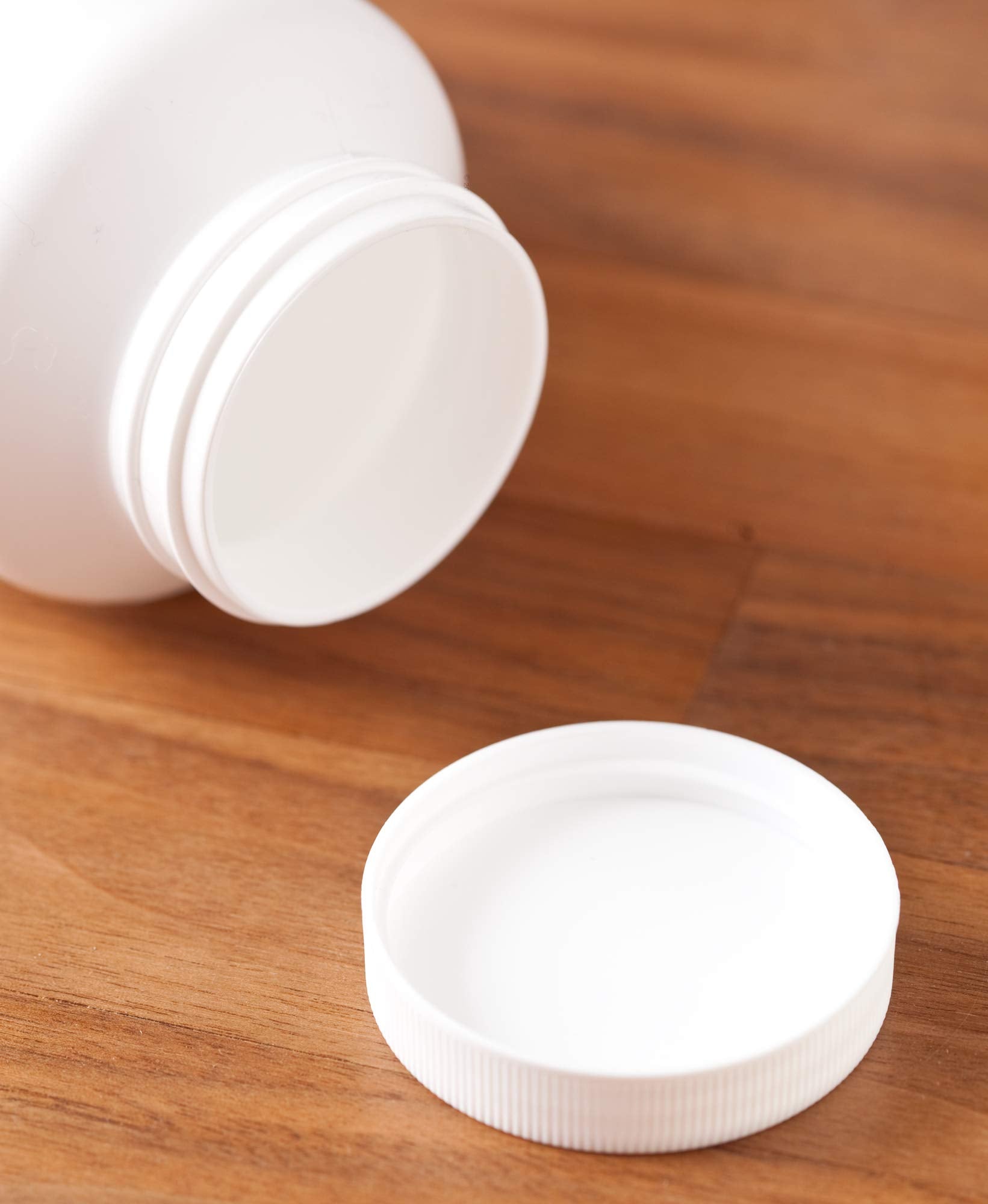 Juvitus 17 Oz White Plastic Hdpe Packer Bottle With White Ribbed Lid (3 Pack)