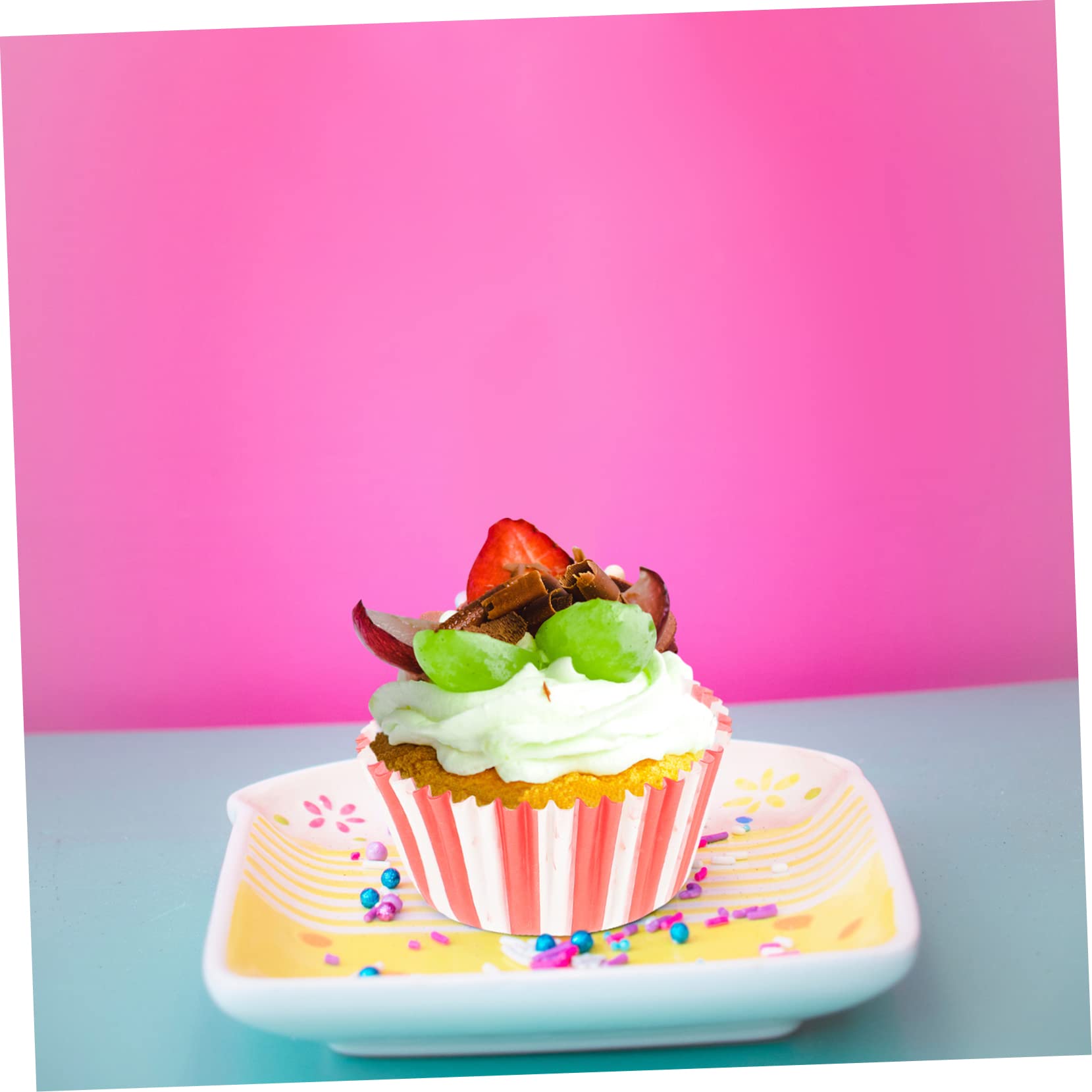 Hohopeti Jumbo Cupcake Liners - 100pcs Red and White Stripes, Paper, 6.5x2.7cm, Assorted Color, Model U169K1000
