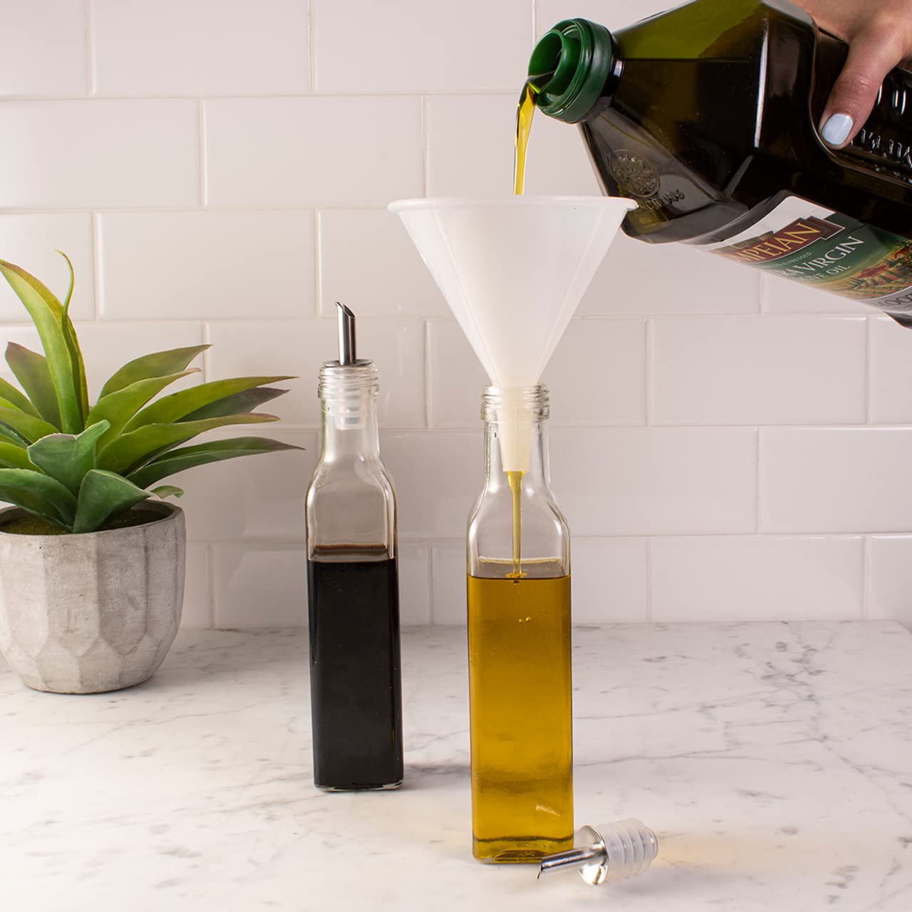 Hutzler 8-Ounce Plastic Funnel