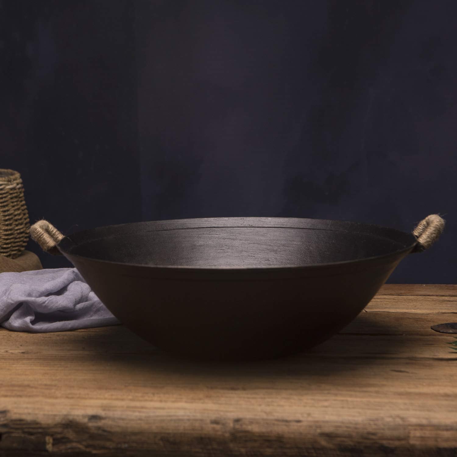 ??? Zhensanhuan Handmade Cast Iron Wok No Coating No Painting Healthy, Flat Bottom, Induction Suitable (32Cm (12.6Inches))