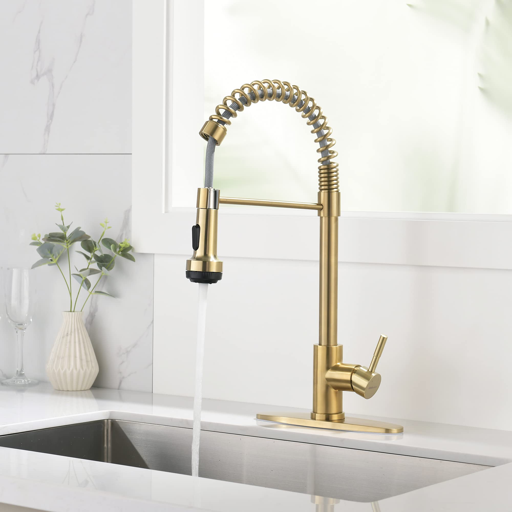 Rainovo Kitchen Faucet With 4 Mode Pull Down Sprayer Brushed Gold, Spring Kitchen Sink Faucet Stainless Steel With Deck Plate, S