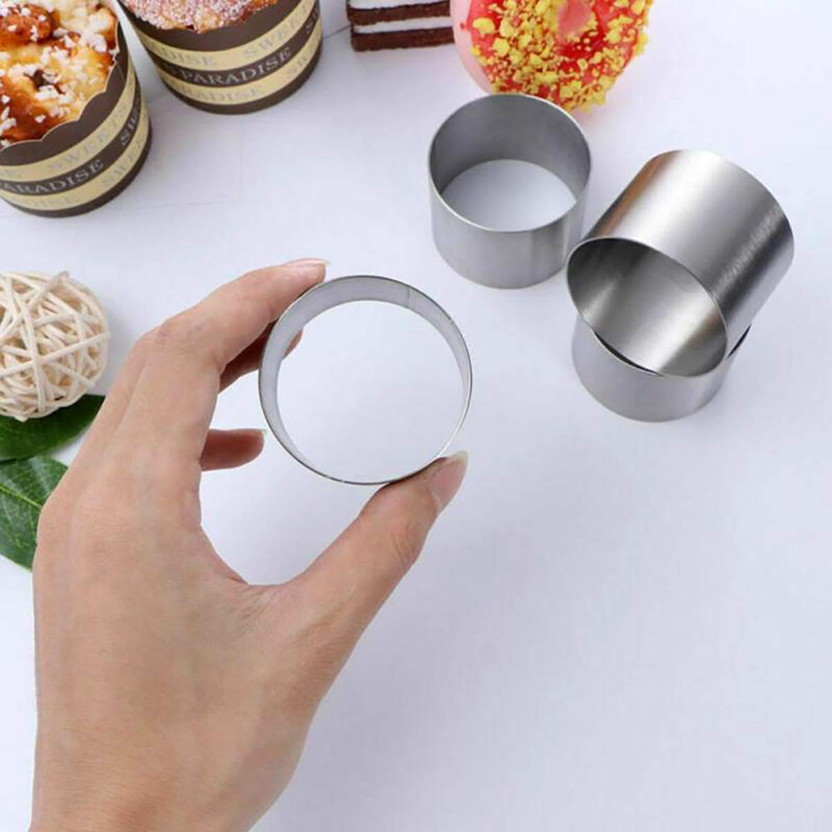 Goeielewe 5Pcs Round Cake Rings Mold  2-Inch Mini Cake & Pastry Ring  Stainless Steel Mousse Dessert Rings Set Cake Cookie Biscuit Cutter Muffin Baking Molds