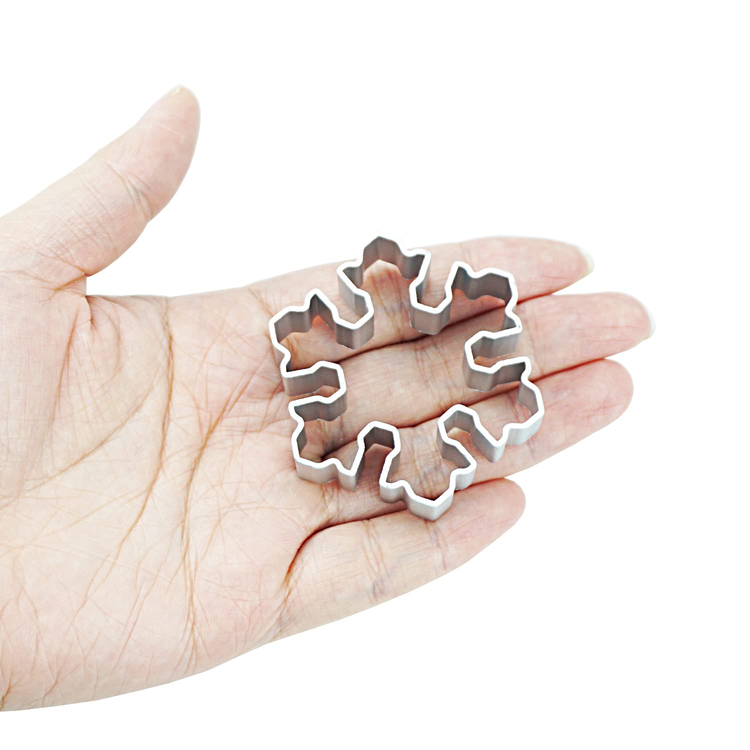 Saktopdeco Snowflake Cookie Cutter Small Metal Snowflake Shaped Cookie Cutter Christmas Decorative Cookie Cutters Winter Cookie