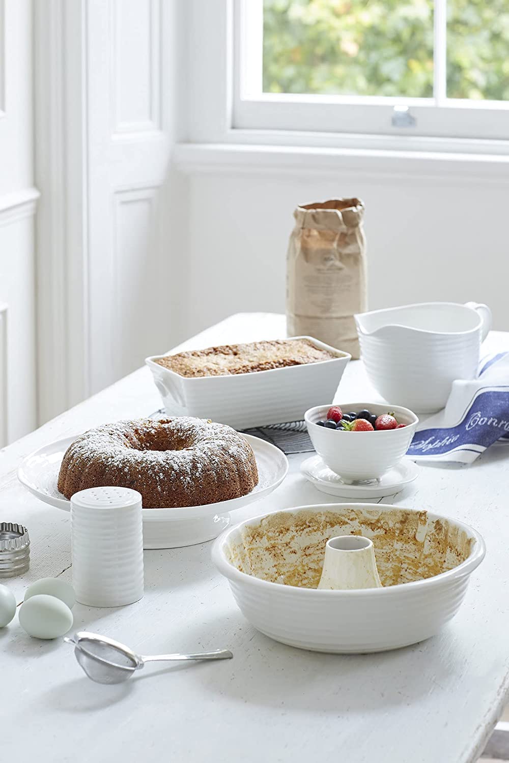 Portmeirion Sophie Conran White Berry Bowl And Stand | 5.5 Inch Fruit Bowl For Berries, Dessert, Or Candy | Mini Serving Dish Fo