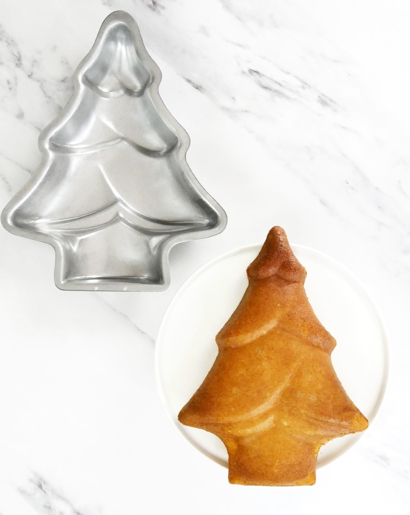 USA Pan Global Christmas Tree Cake Pan, 12.5 x 9.75-Inch, Aluminized Steel, Model 1903CP-3