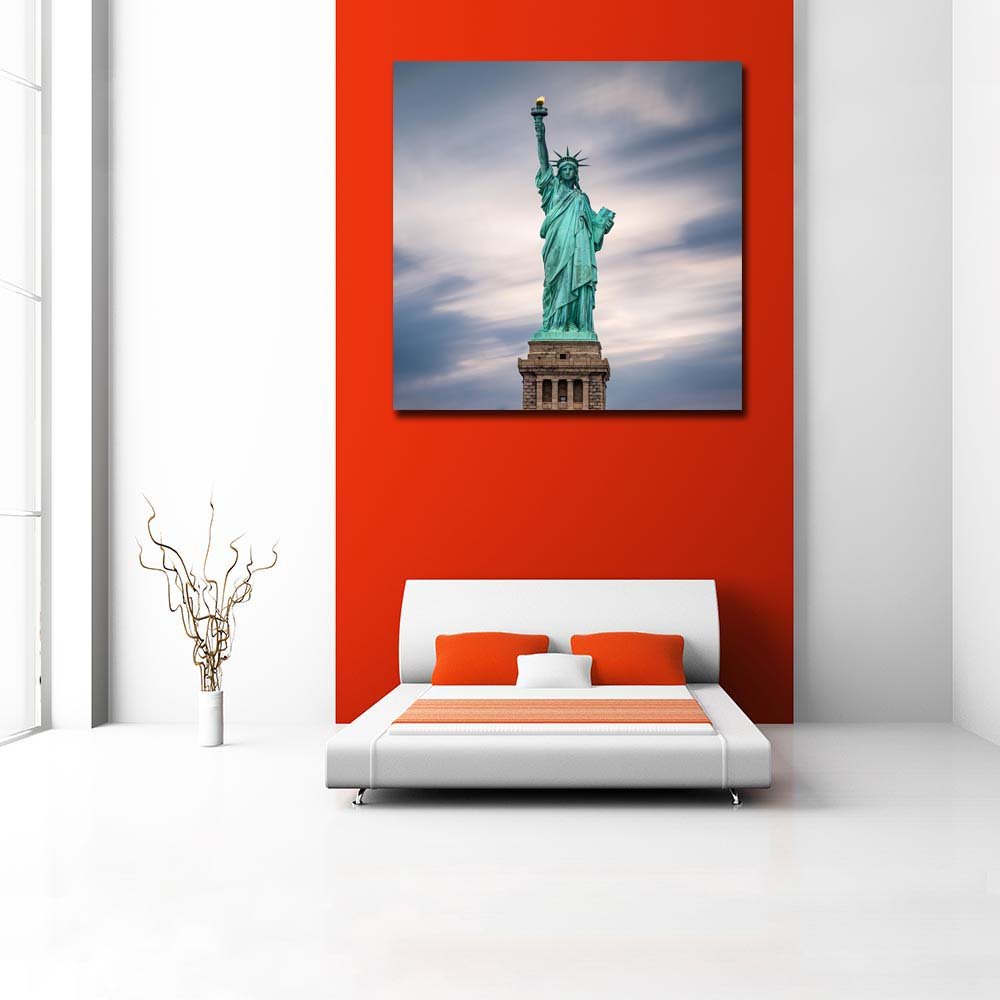 Pitaara Box The Statue Of Liberty In New York City, Usa | Peel & Stick Vinyl Wall Sticker For Bedroom & Living Room | 18 X 18 In