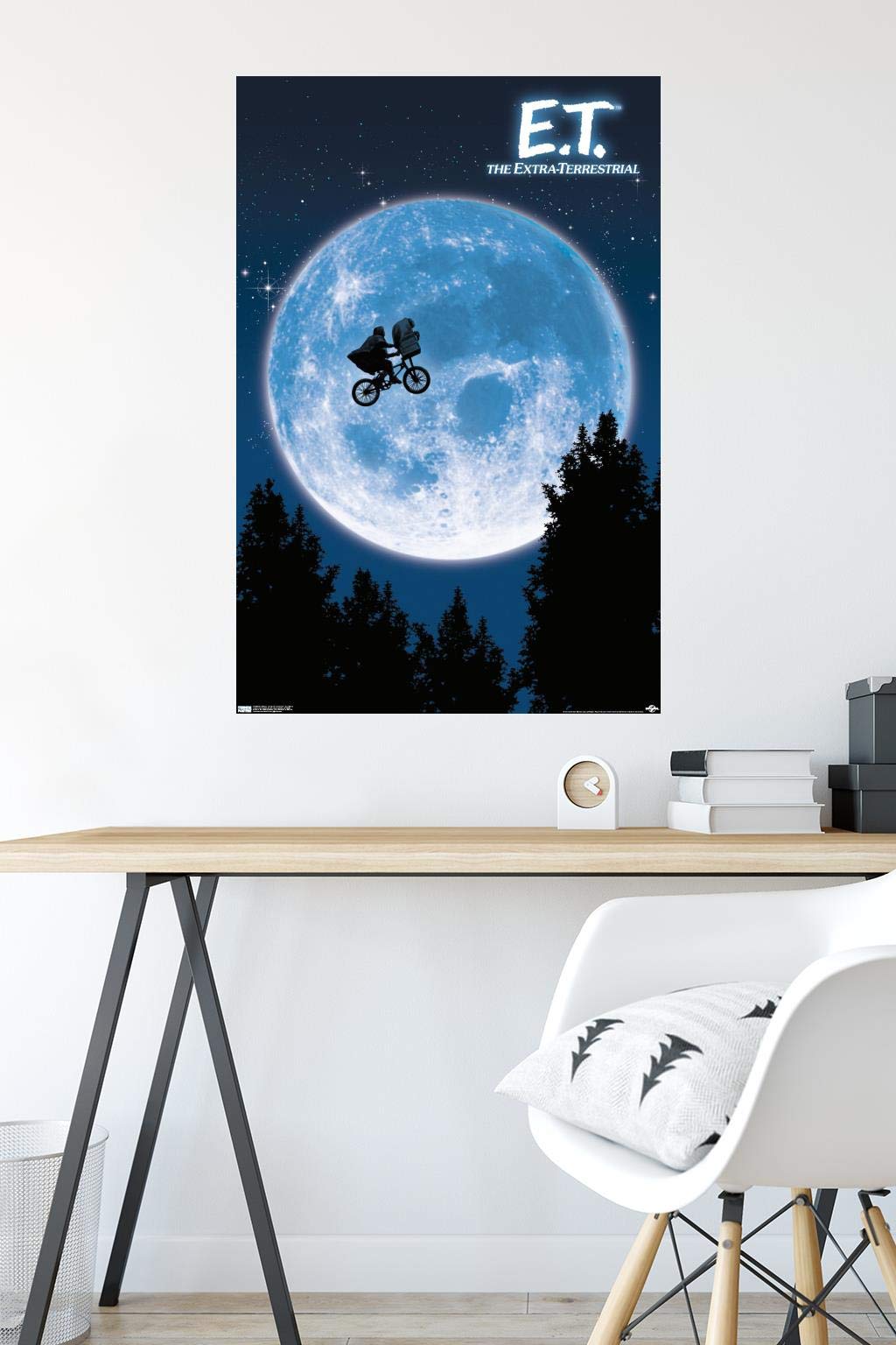 Trends International 24X36 E.T. The Extra-Terrestrial-One Sheet Wall Poster, 24'' X 36'', Unframed Version, Bedroom