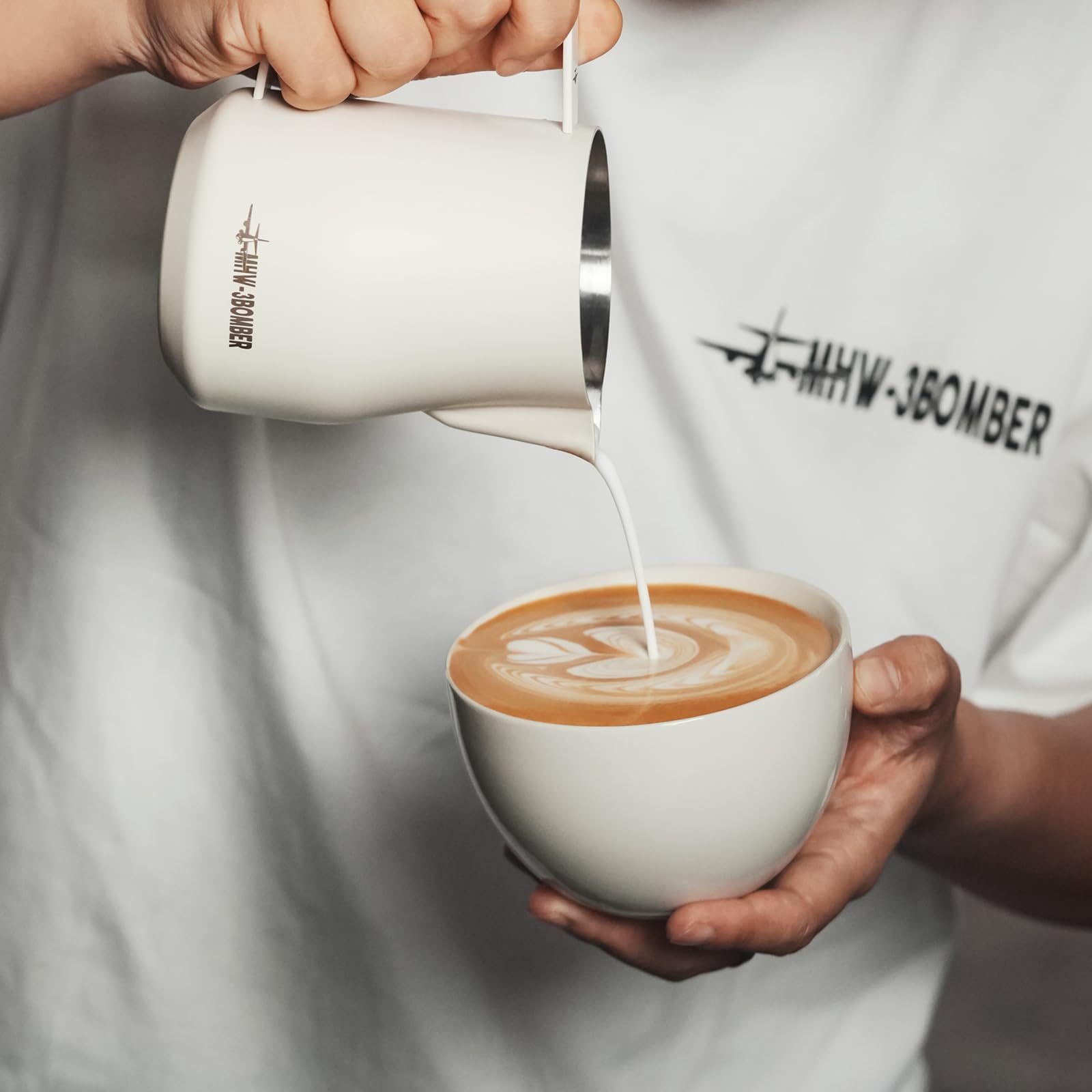 Mhw-3Bomber Milk Frothing Pitcher 520Ml/17.6Oz Milk Frother Cup Espresso Steaming Pitcher Stainless Steel Milk Frother Cup Baris