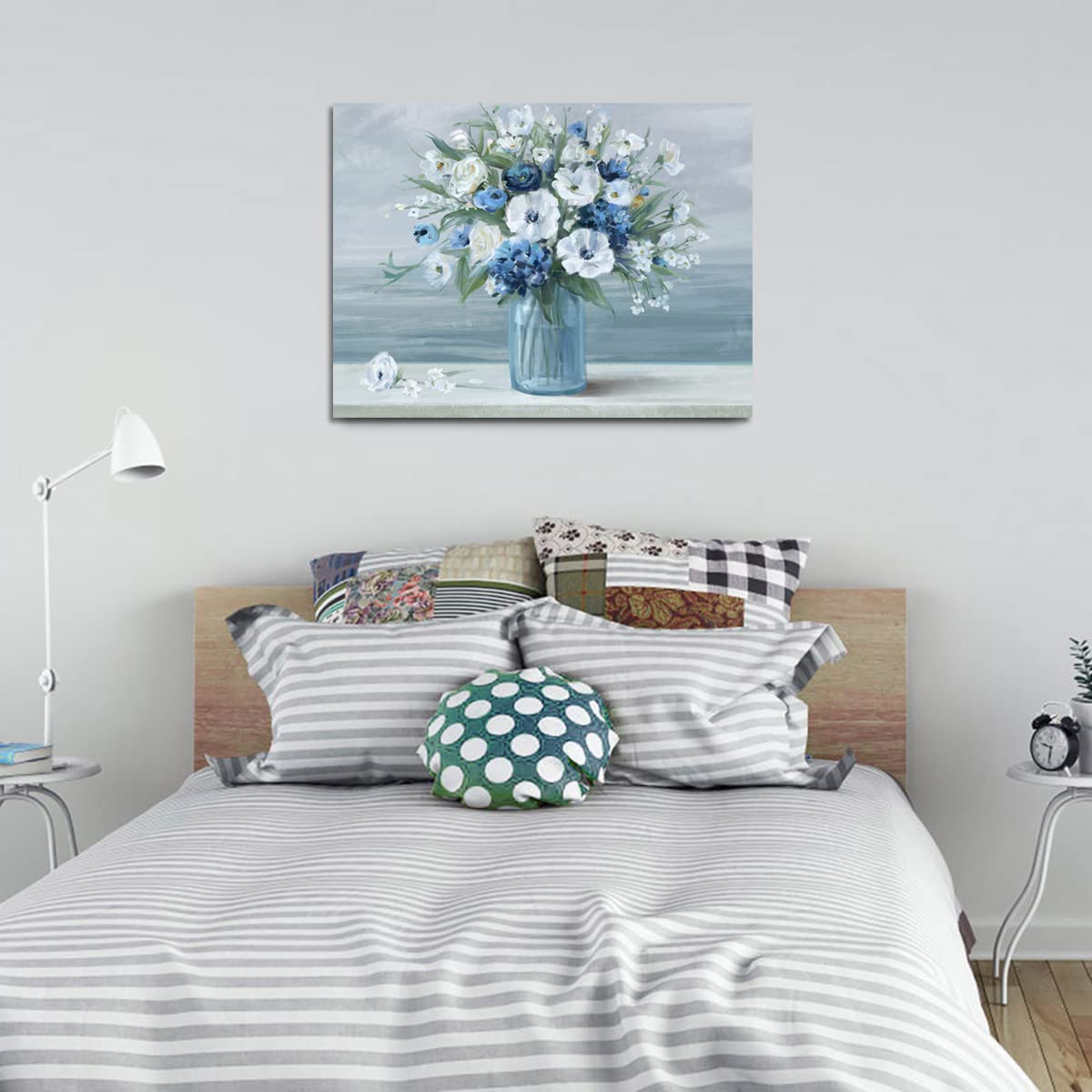 arteWOODS Vintage Flowers Canvas Wall Art Blue White Blossom Canvas Painting Retro Flowers in Vase Canvas Pictures Blue Ocean Background Artwork Prints for Bathroom Bedroom Wall Decor 16'' X 12''