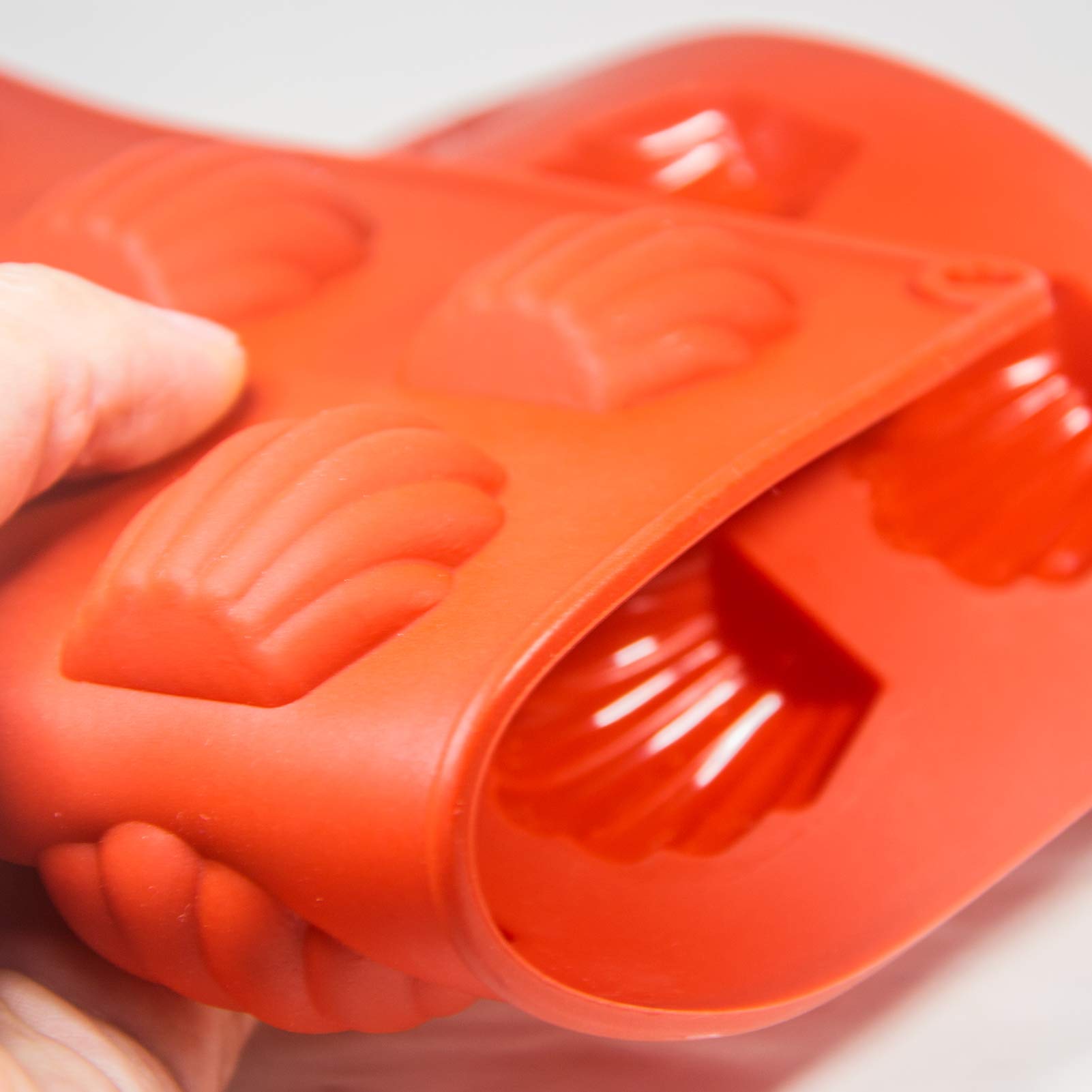 Dioycli 2 Pcs Madeleine Pan Silicone Madeline Cookies Pan 15 Cavities Madeleine Mold Nonstick Baking Pans For Make Cookies,Cake,