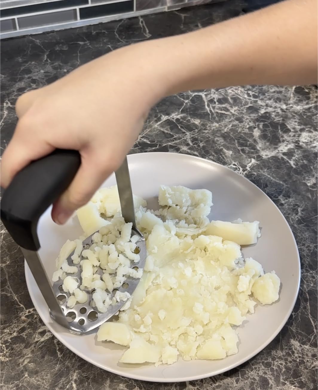 Potato Masher, Heavy Duty Mashed Potatoes Masher, Stainless Steel Professional Metal Masher Kitchen Tool