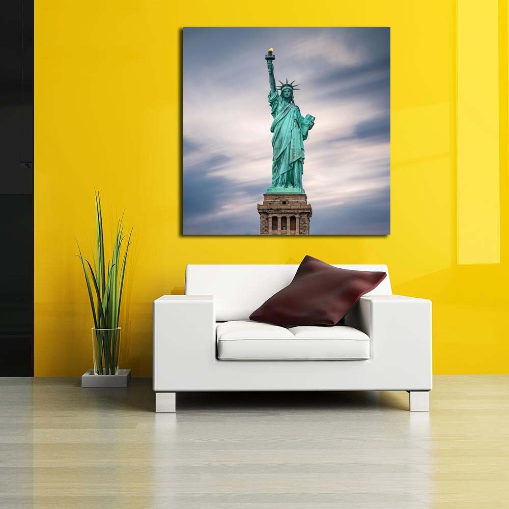 Pitaara Box The Statue Of Liberty In New York City, Usa | Peel & Stick Vinyl Wall Sticker For Bedroom & Living Room | 18 X 18 In