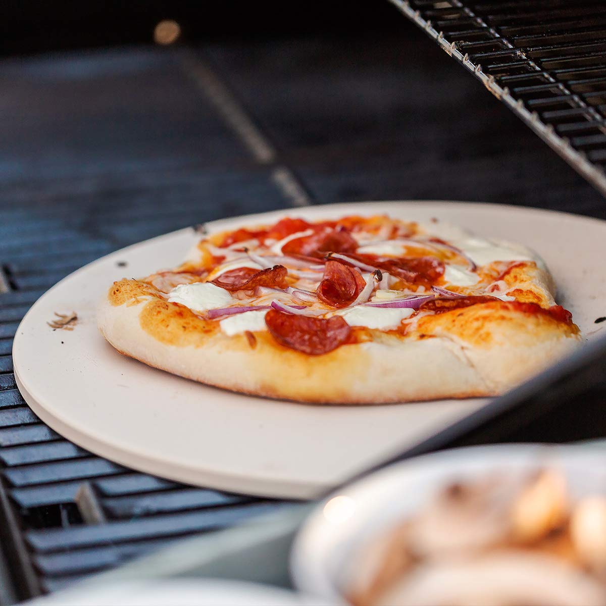 Navaris Xl Pizza Stone For Baking - Cordierite Pizza Stone Plate For Bbq Grill Oven - Cook Serve Pizza, Bread - Incl. Recipe Boo