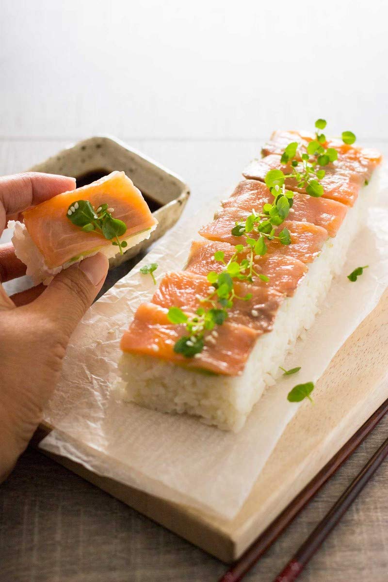 JapanBargain Oshizushi Press Set of 2 - Large Plastic Sushi Mold - White