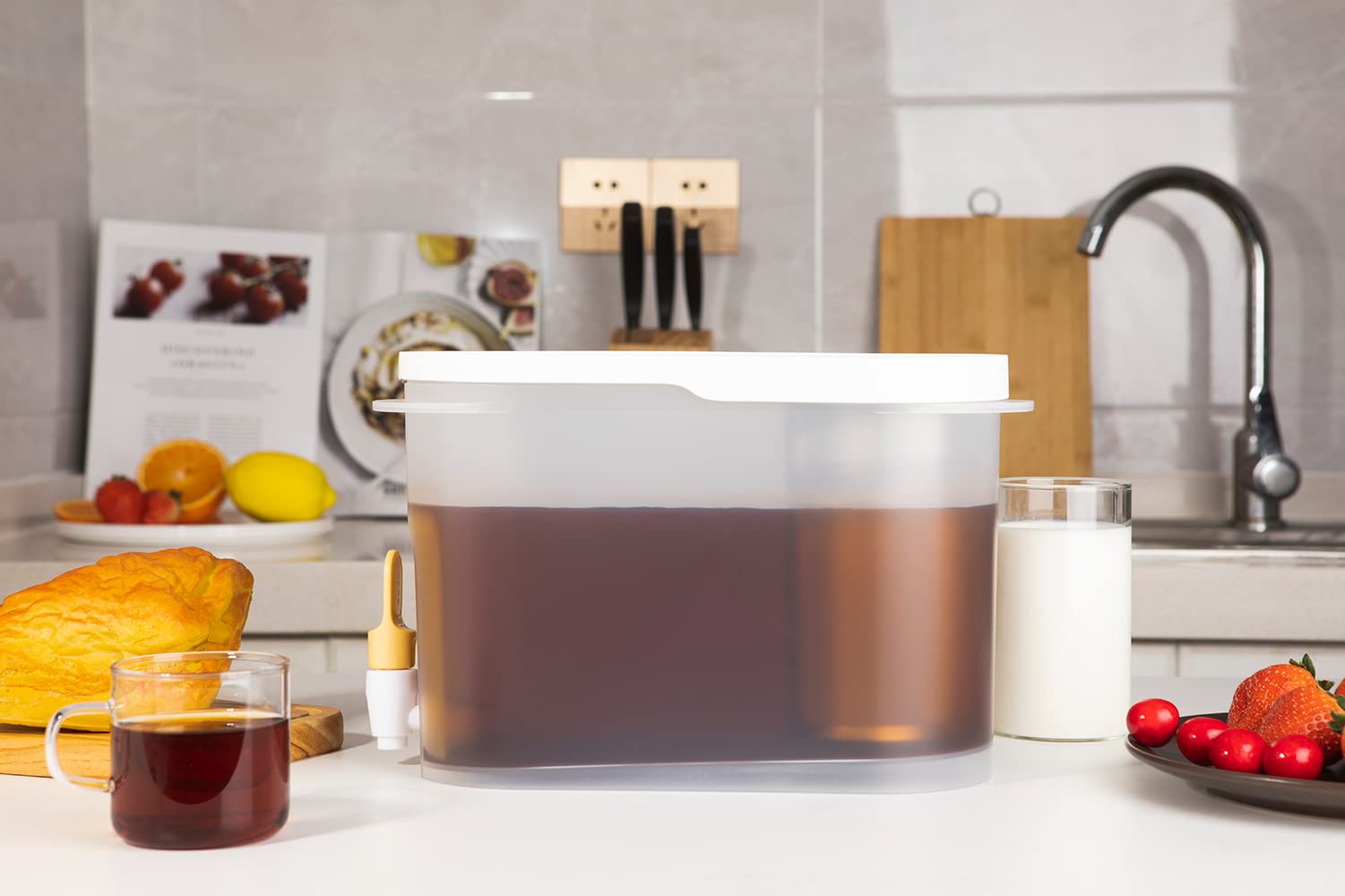 Baraiser Cold Brew Coffee Maker, 3/4 Gallon Iced Coffee Maker With Ultra-Fine Mesh Steel Filter And Spigot, White