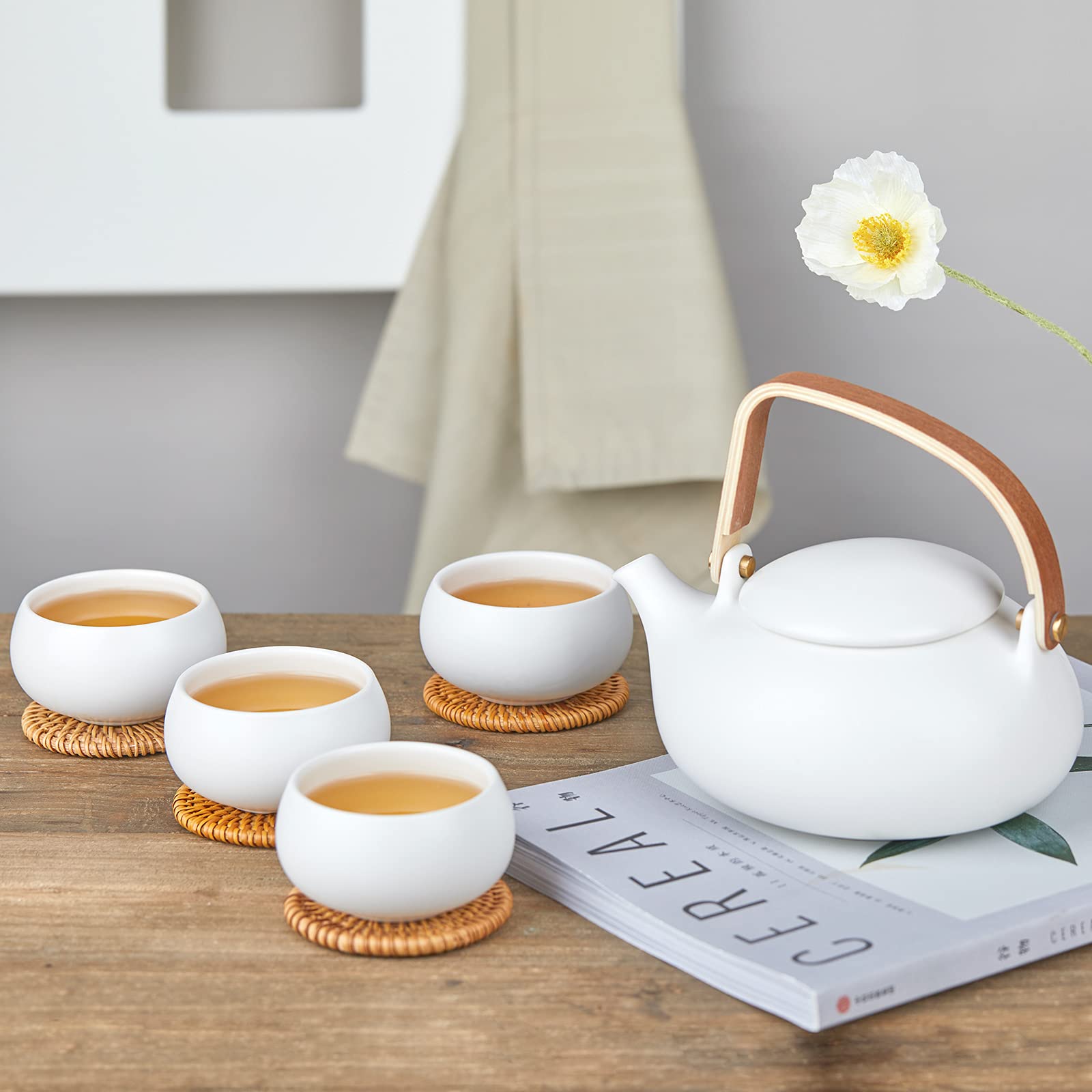 ZENS Modern Japanese Tea Set, 27 oz Ceramic Japanese Teapot with Fine Stainers and 4 Cups for Loose Leaf Tea Steeper, Wood Handl