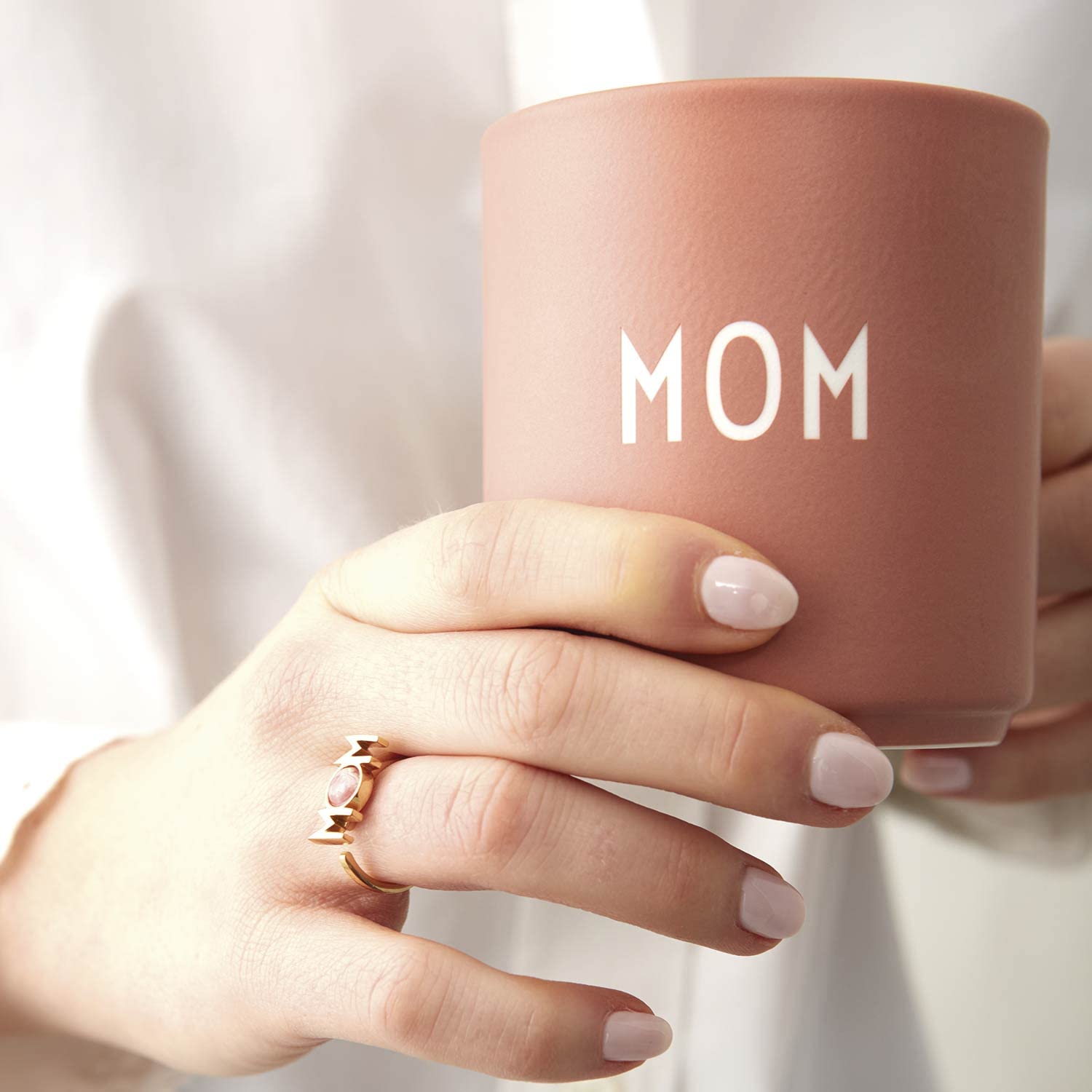 Design Letters MOM Coffee Cup  Mothers Day Gifts from Daughter  Gifts for Mom  Coffee Mug in Porcelain  Tea cup with Engraved Words in Front & Back (MOM  LOVE)  Mug Dishwasher/Microwave Safe