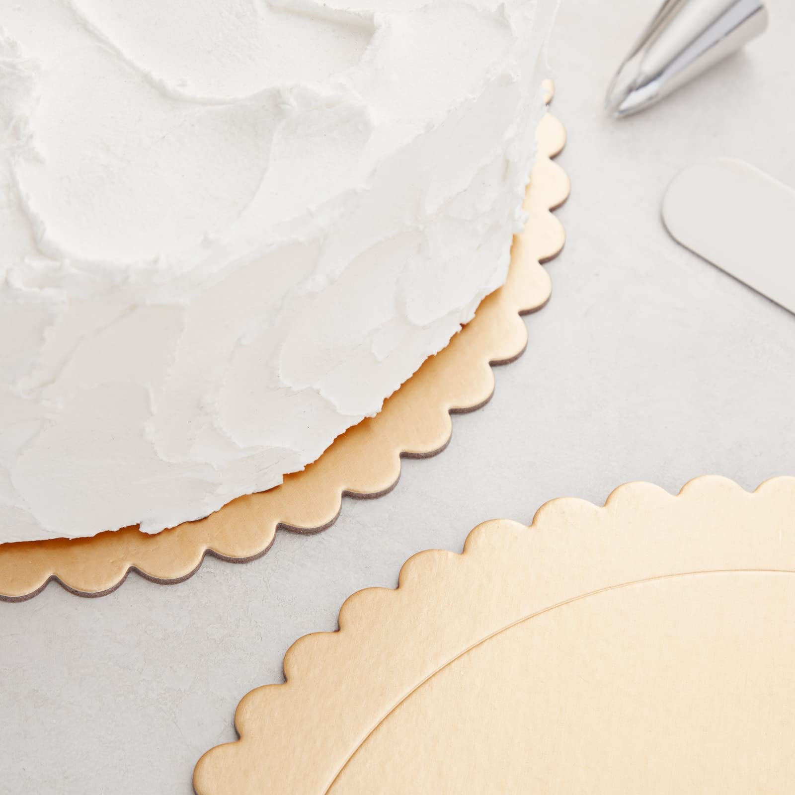 Juvale 12-Pack 10 Inch Round Cake Board, Gold Scalloped Cake Boards For Weddings, Birthdays, Baking And Desserts, Grease-Proof P