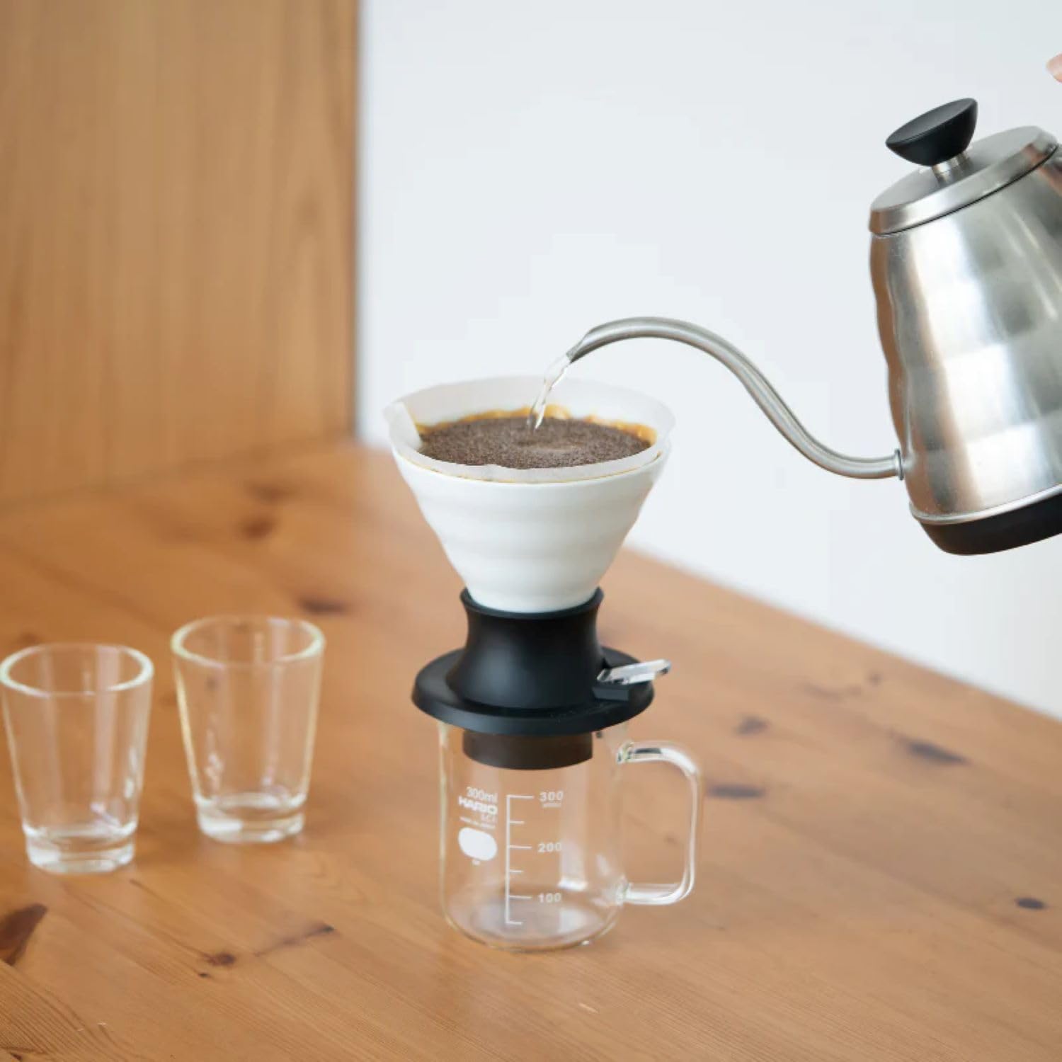 HARIO V60 Ceramic Immersion Dripper Switch, 200ml, White, Size 02, Porcelain, Model SSDC-200-W