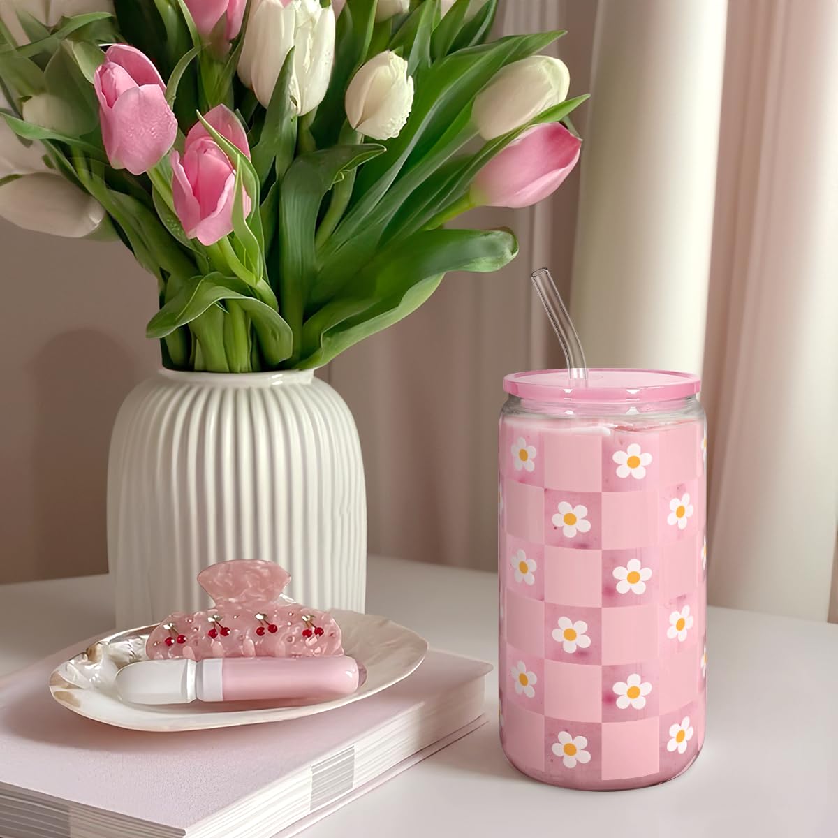 SANDJEST Checkerboard Daisies Glass Can, Floral Checker Cup with Lid & Straw, Iced Coffee Aesthetic Cups, Gift for Christmas Bir