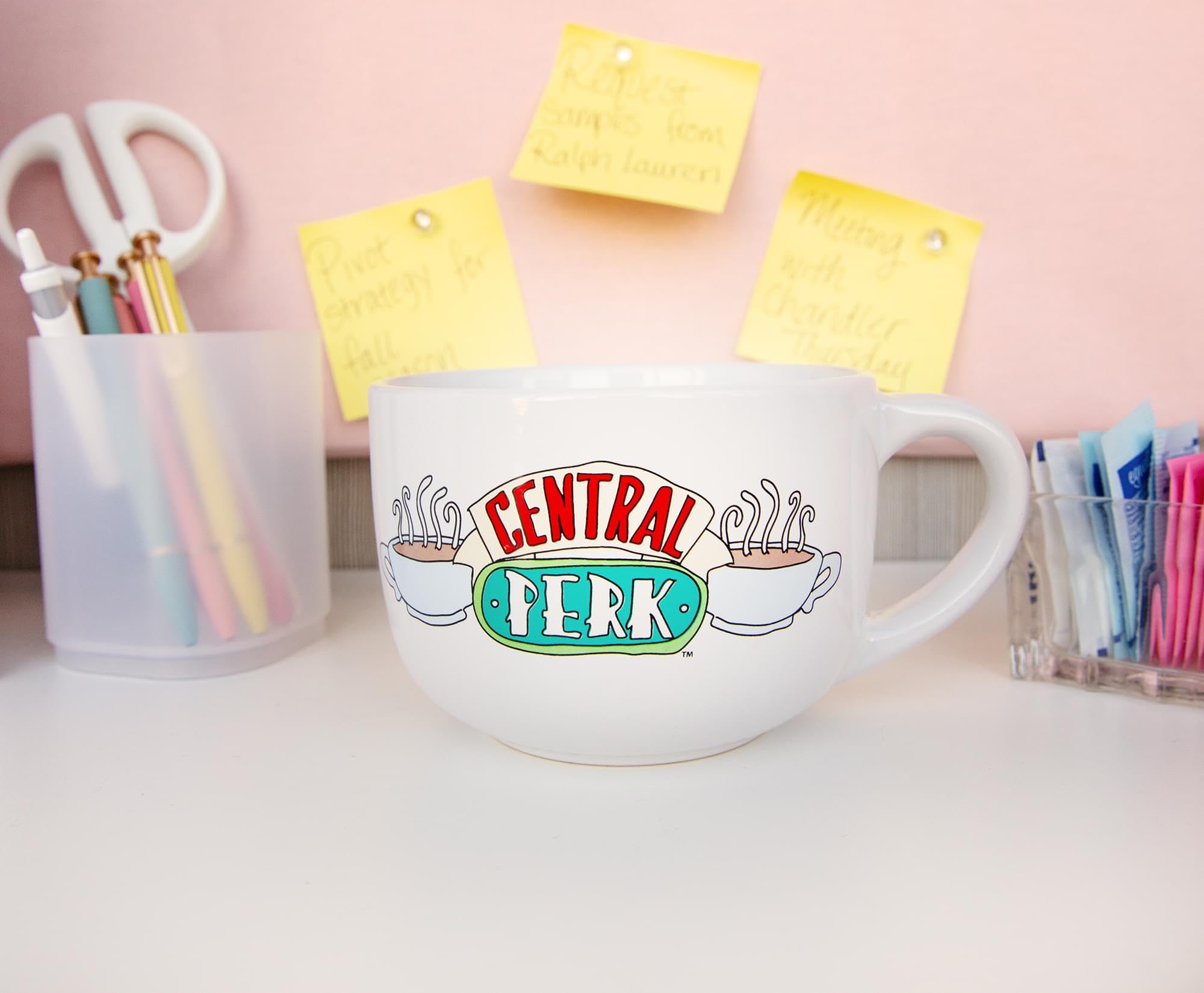 Silver Buffalo Friends Central Perk Vented Plastic W/Lid Ceramic Soup Mug, 24 Ounces