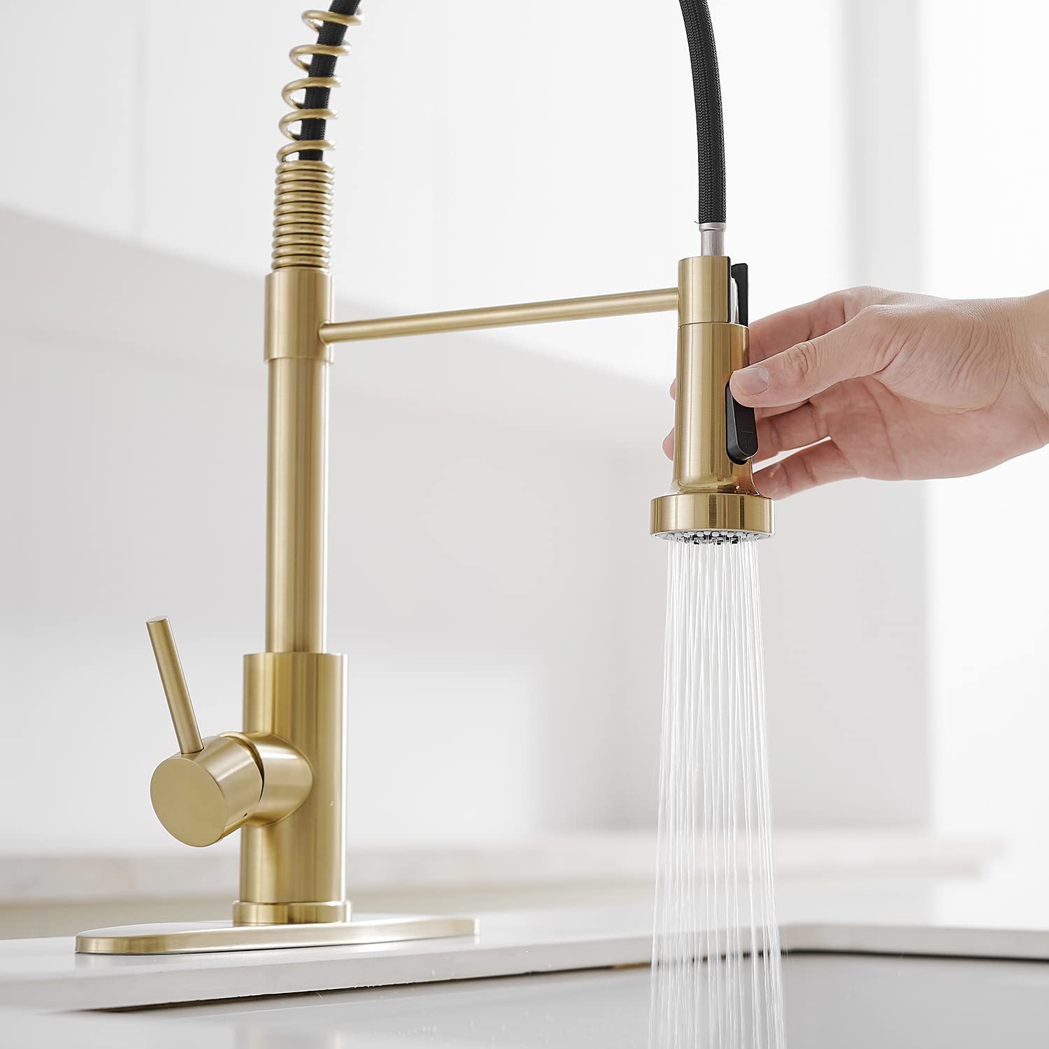 VOTON Kitchen Faucets with Pull Out Sprayer Commercial Spring Kitchen Sink Faucet Brushed Gold Single Handle Kitchen faucets with Deck Plate